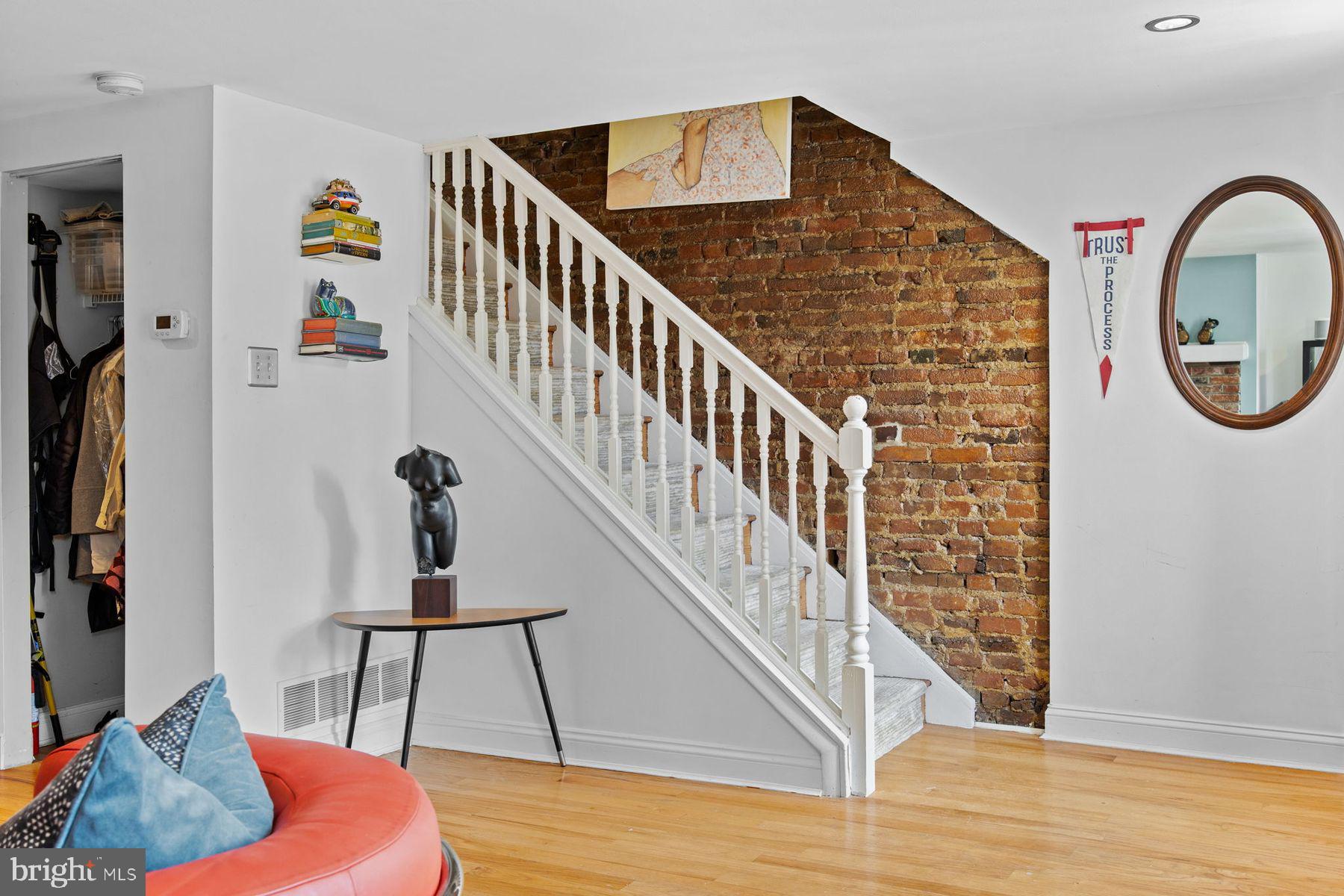 QUEEN VILLAGE - Residential