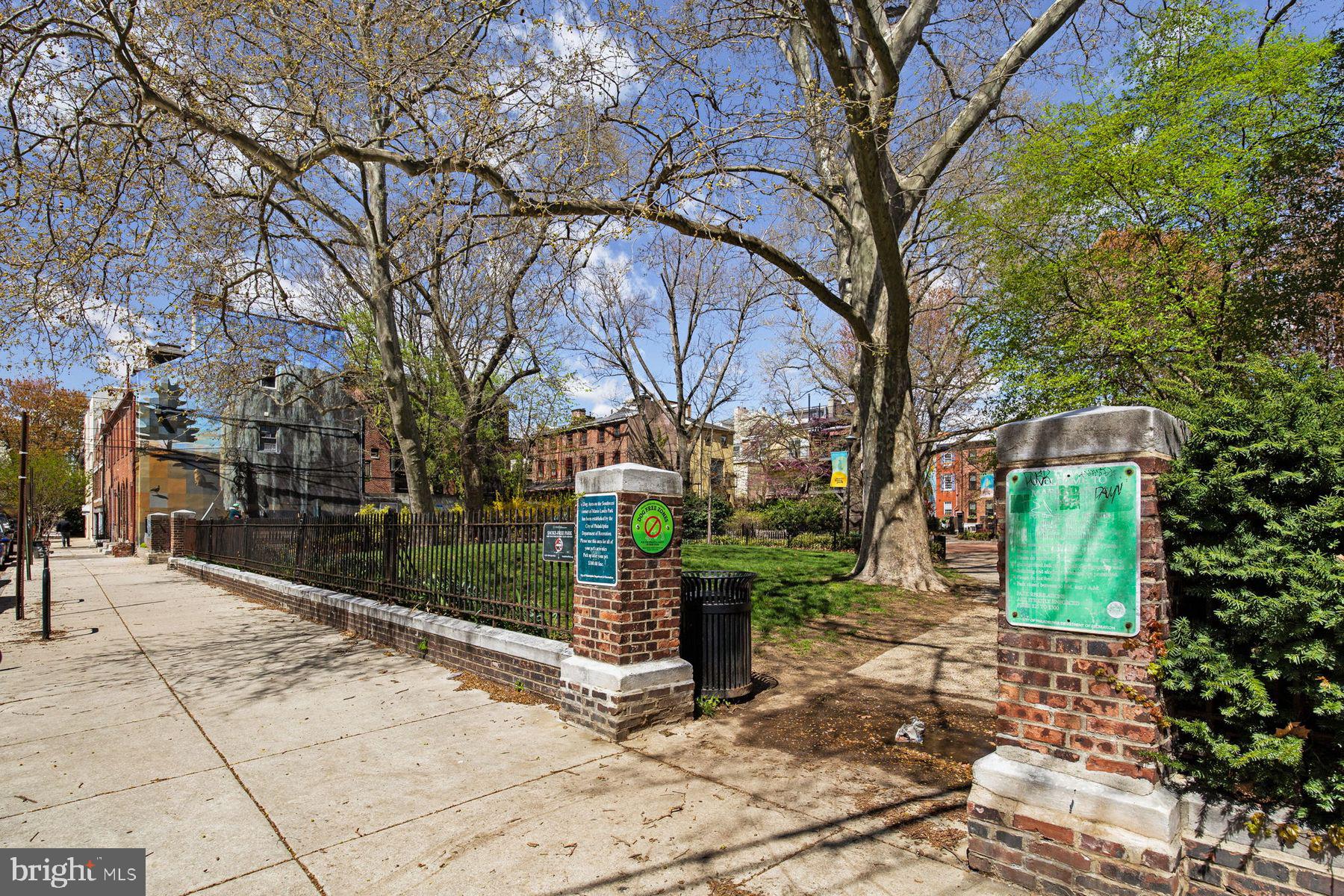 QUEEN VILLAGE - Residential