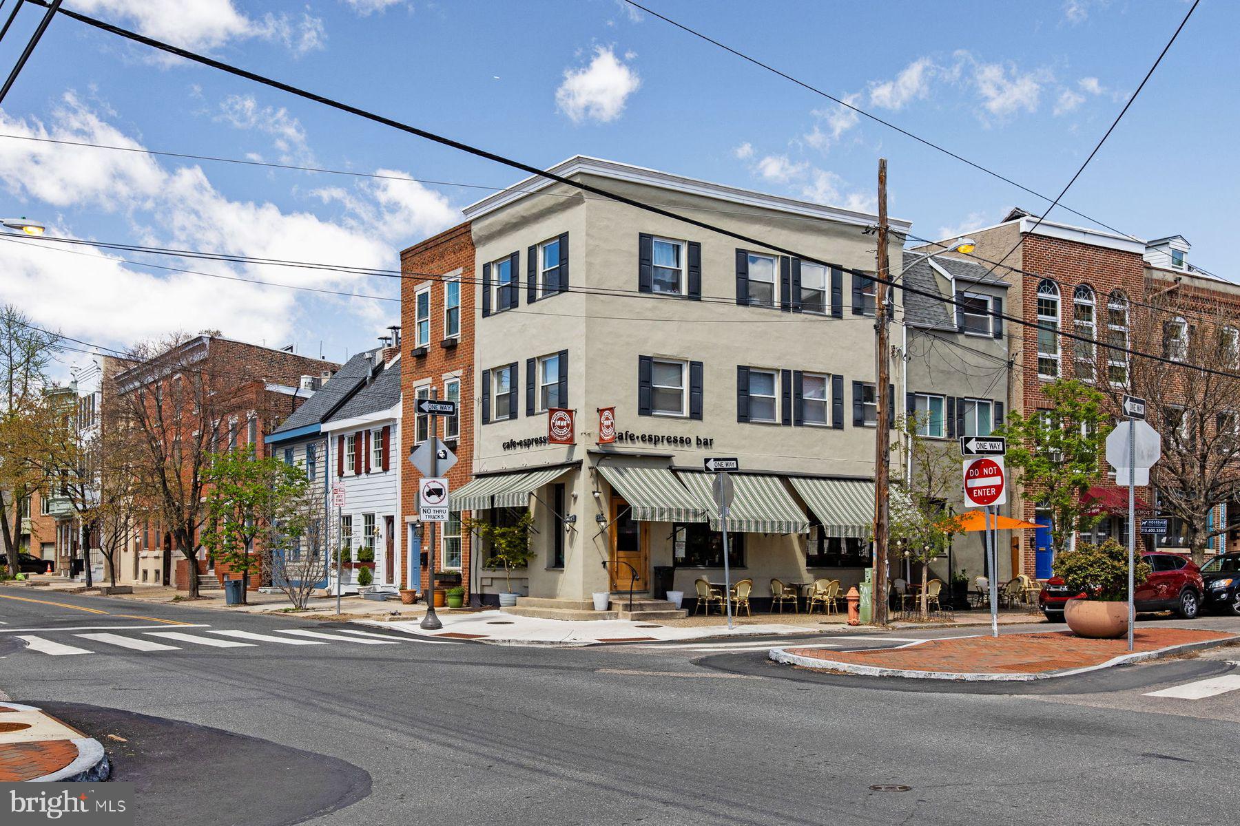 QUEEN VILLAGE - Residential