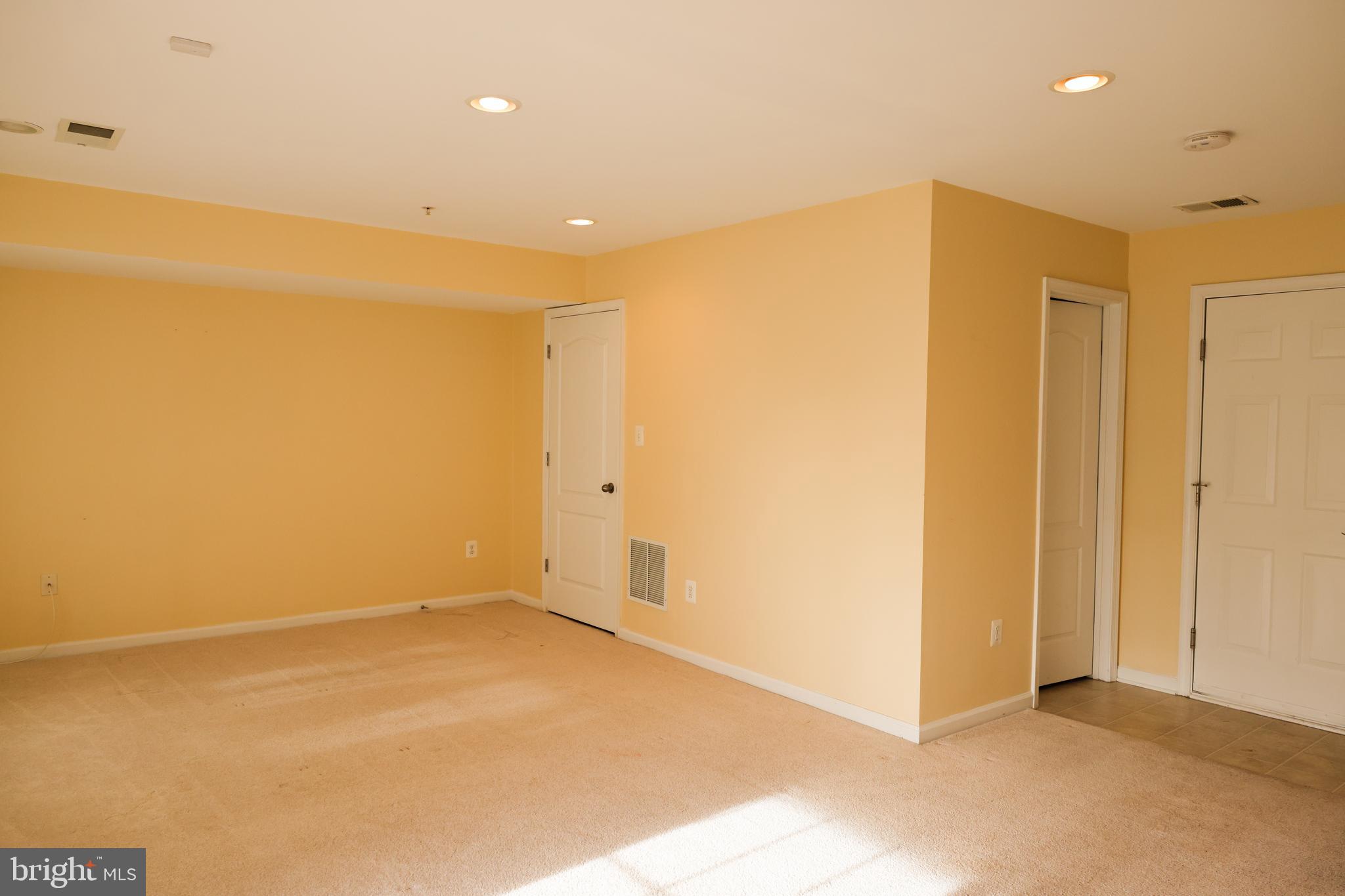 ST CHARLES SUB - SHEFFIELD - Residential Lease