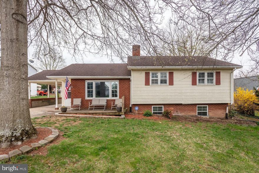 A Diamond in the Rough. This split level home is awaiting some TLC & cosmetic changes but boasts 3 bedrooms, 2 bathrooms and is situated on a great 0.49 of acre lot in the heart of Woodstock. A partially finished basement is suitable for storage or potential extra living space. Attached carport is located off the left side of the home and is accessible from the driveway and entry to kitchen. Home is being sold As-Is, Where Is.

ALL OFFERS DUE BY 9:00 AM ON MONDAY, APRIL 7