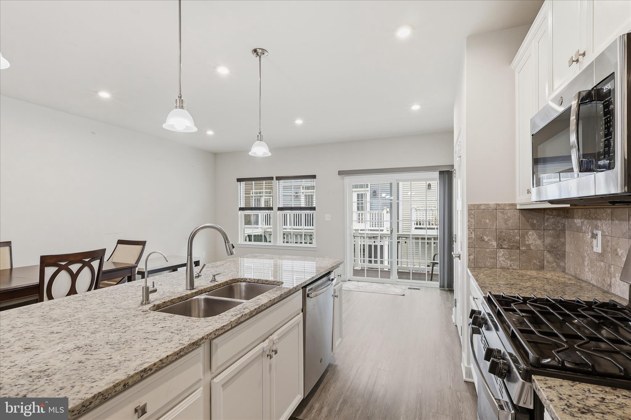 ARCOLA TOWN CENTER - Residential