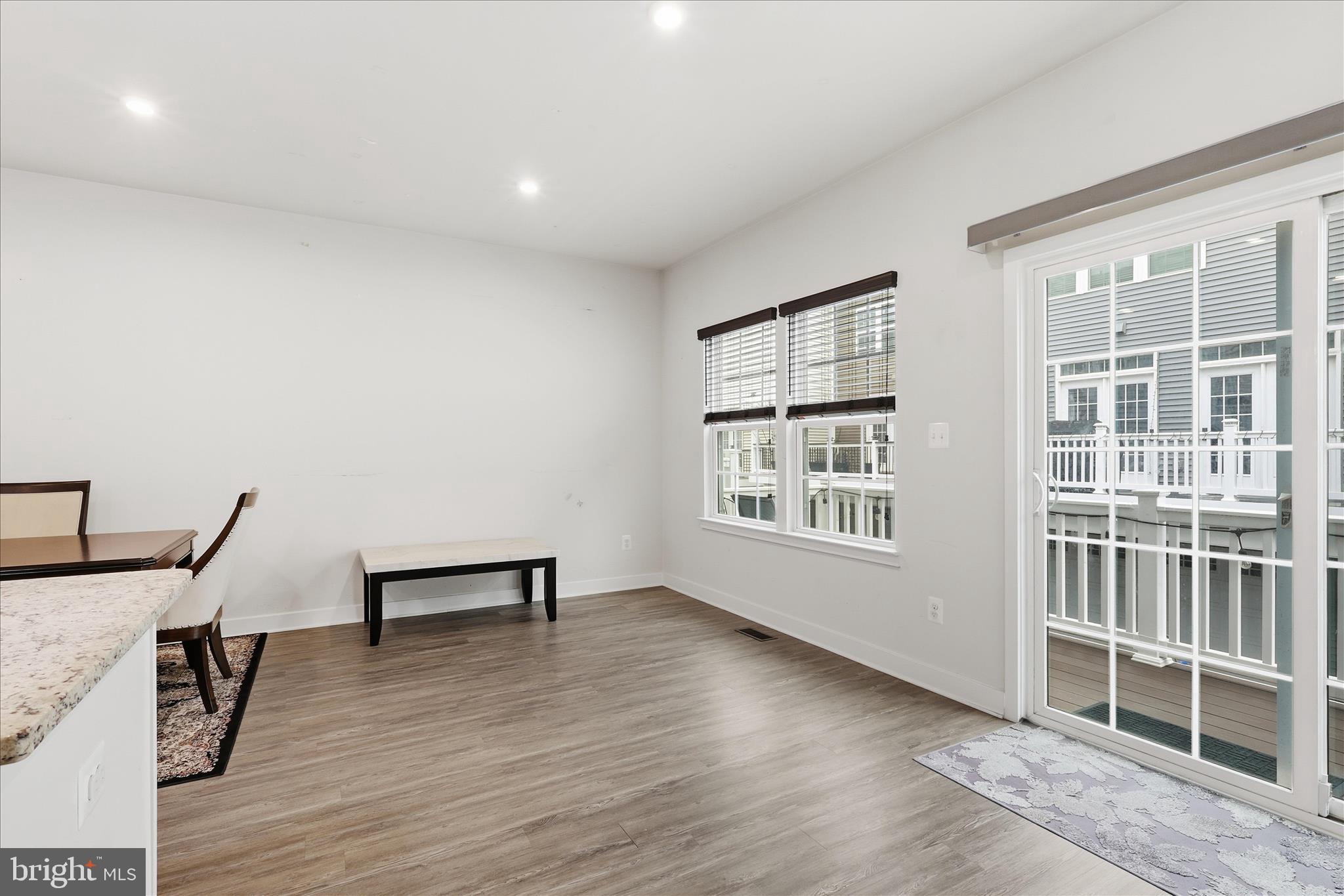 ARCOLA TOWN CENTER - Residential