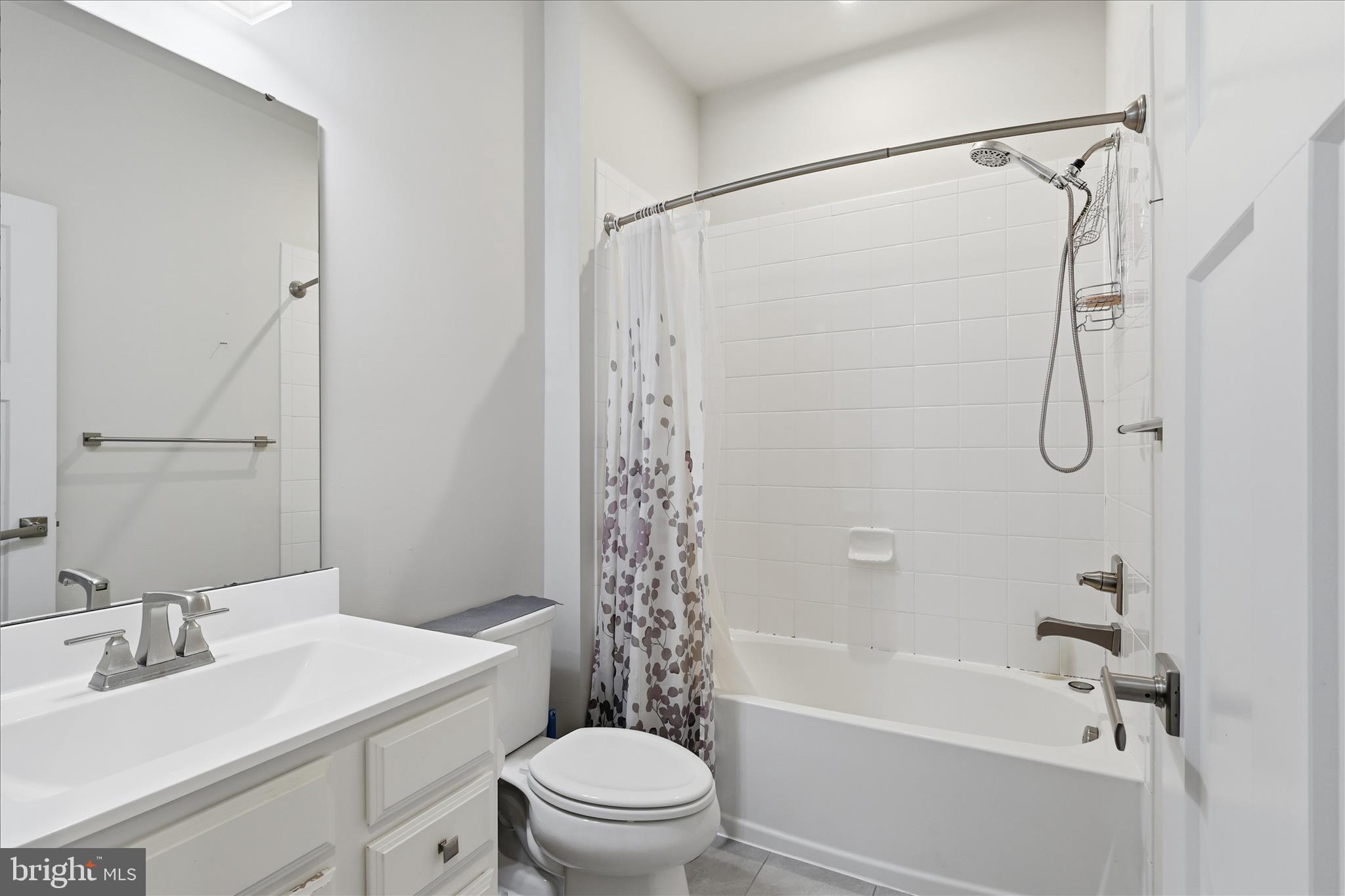 ARCOLA TOWN CENTER - Residential