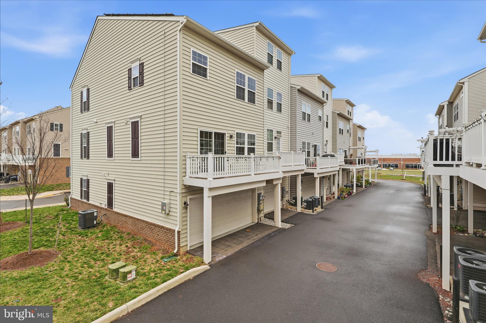 ARCOLA TOWN CENTER - Residential