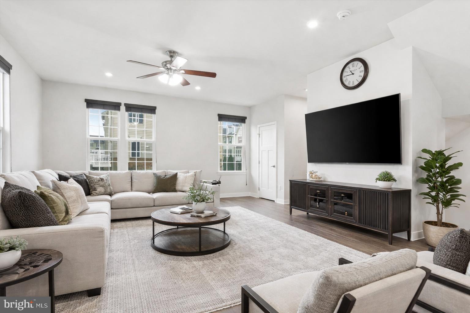 ARCOLA TOWN CENTER - Residential