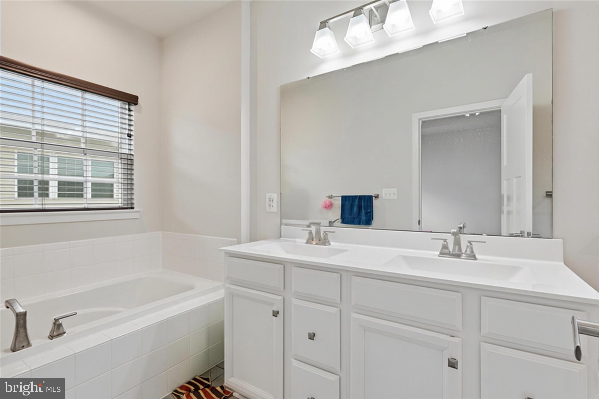 ARCOLA TOWN CENTER - Residential