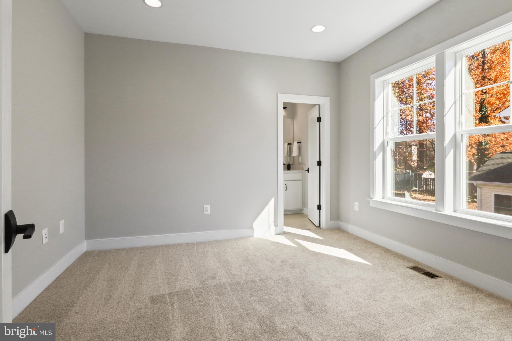 VIENNA WOODS - Residential