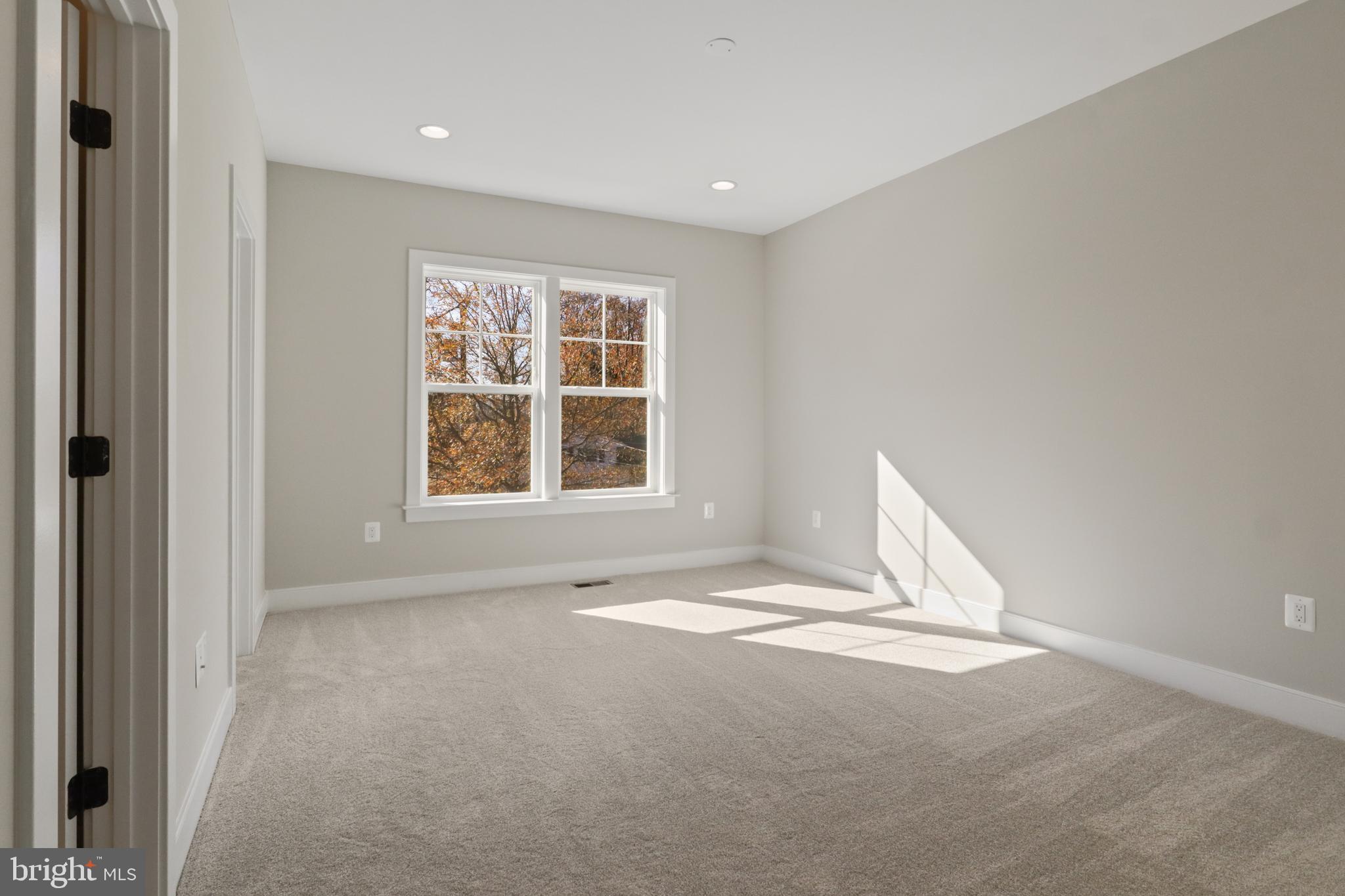 VIENNA WOODS - Residential