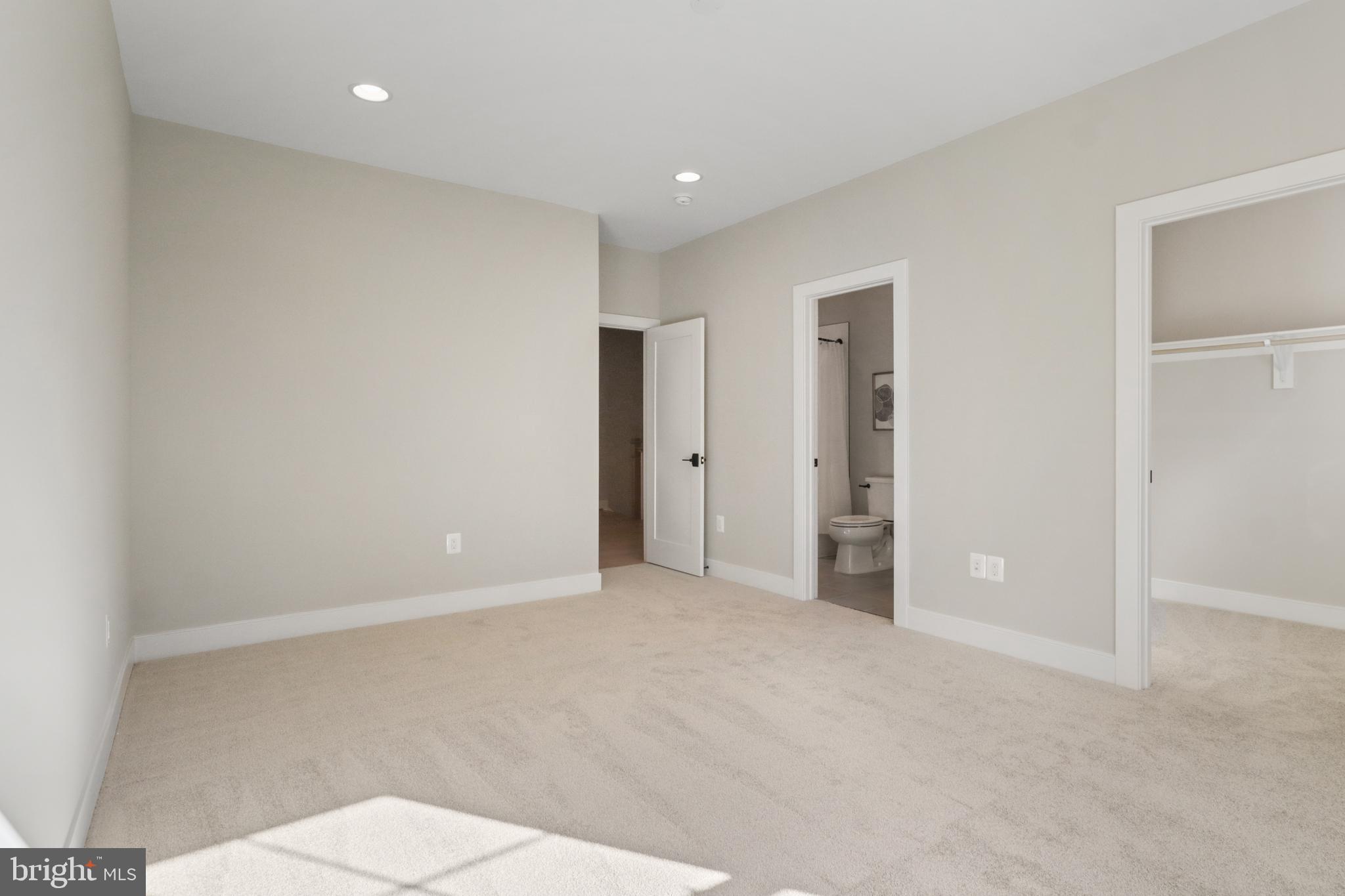 VIENNA WOODS - Residential