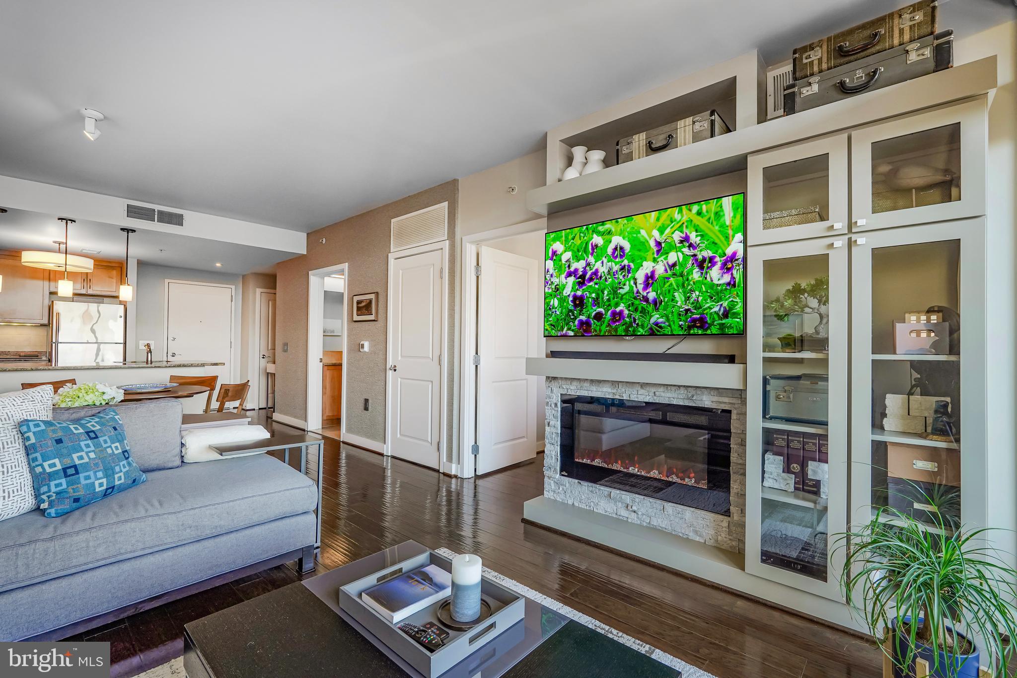 888 N QUINCY STREET 1006