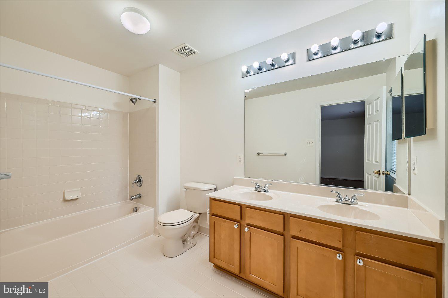 THE OAKS AT WATERS EDGE - Residential