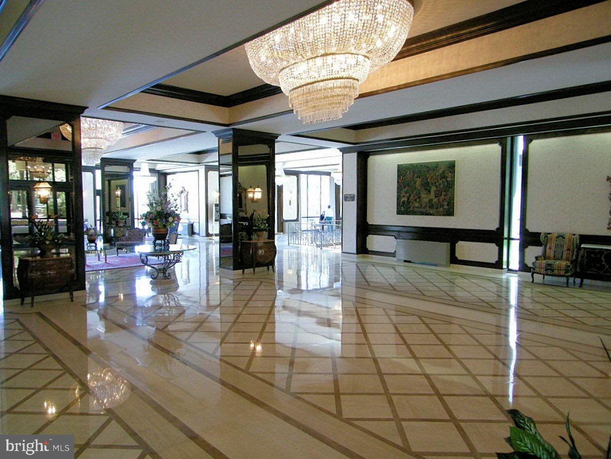 PROMENADE TOWERS - Residential