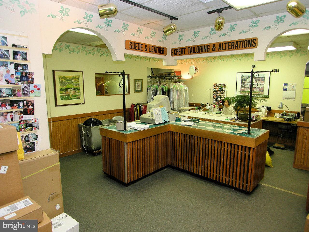 PROMENADE TOWERS - Residential