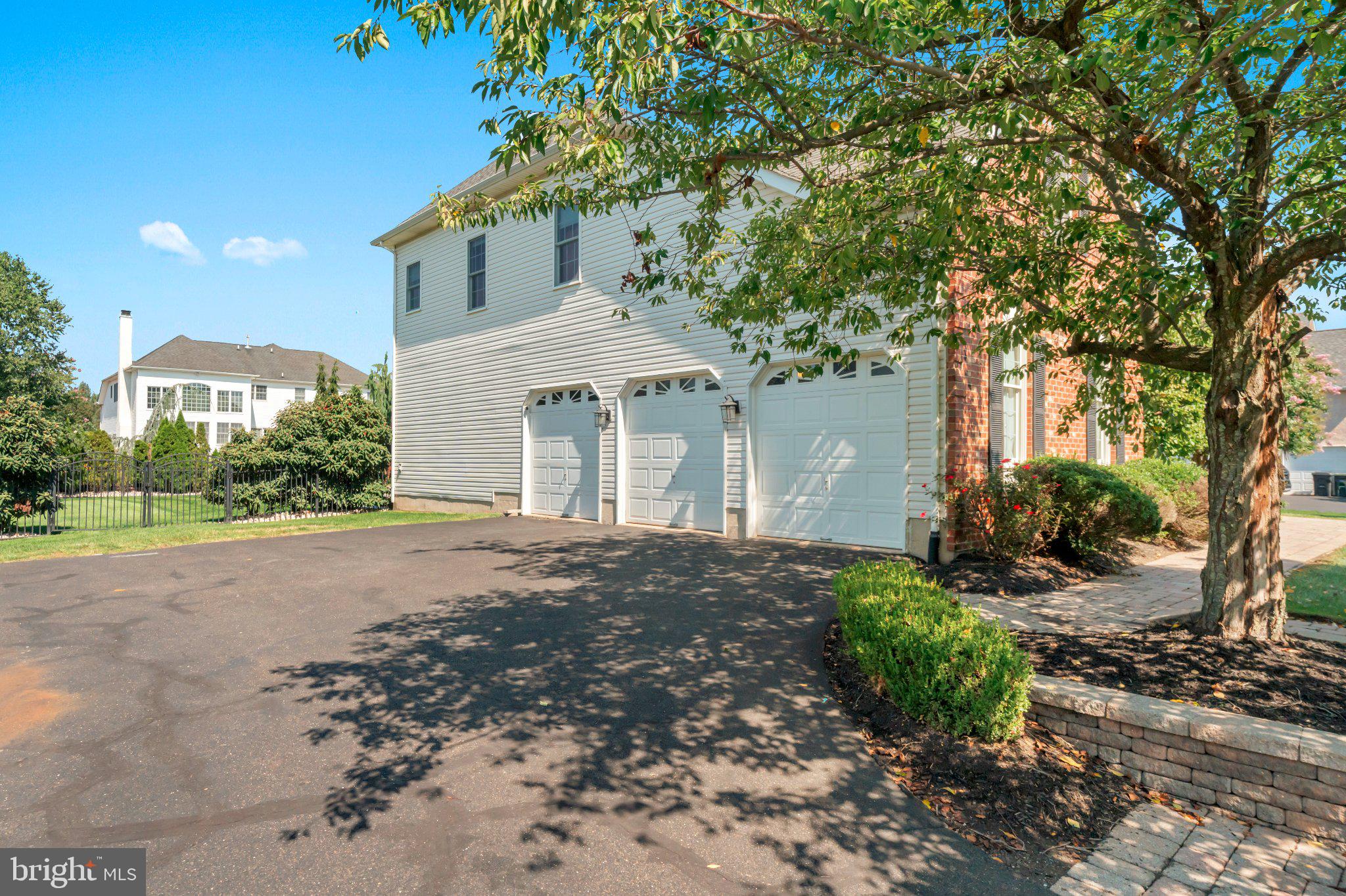 135 LIVERY DRIVE
