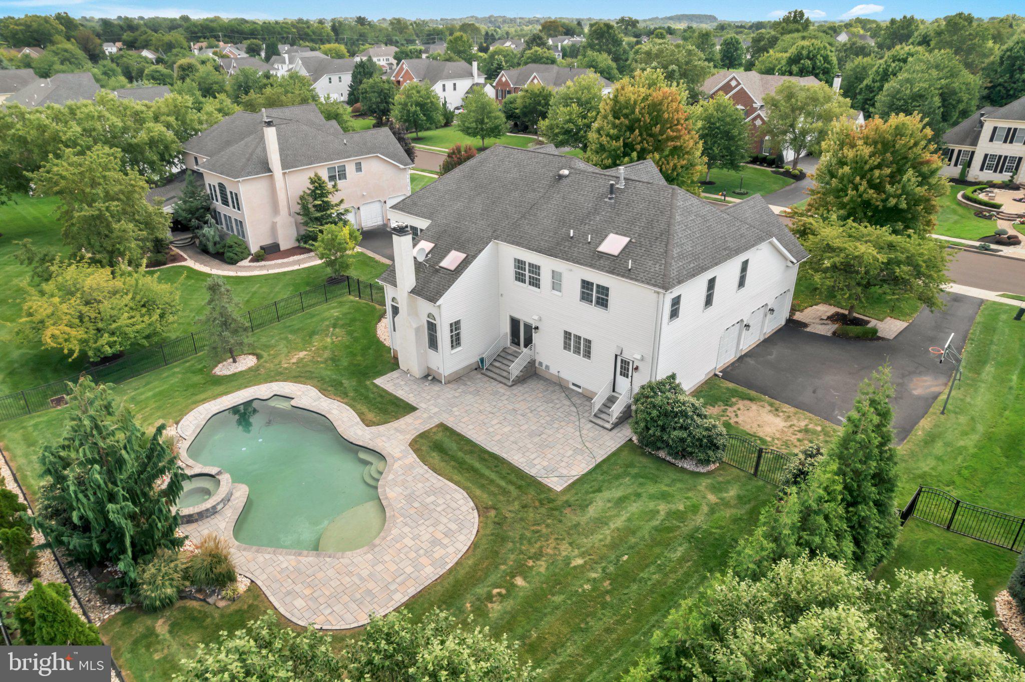 135 LIVERY DRIVE