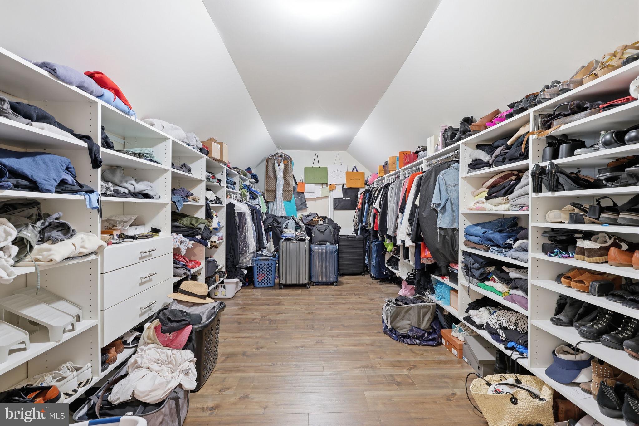 NORTHAMPTON HUNT - Residential