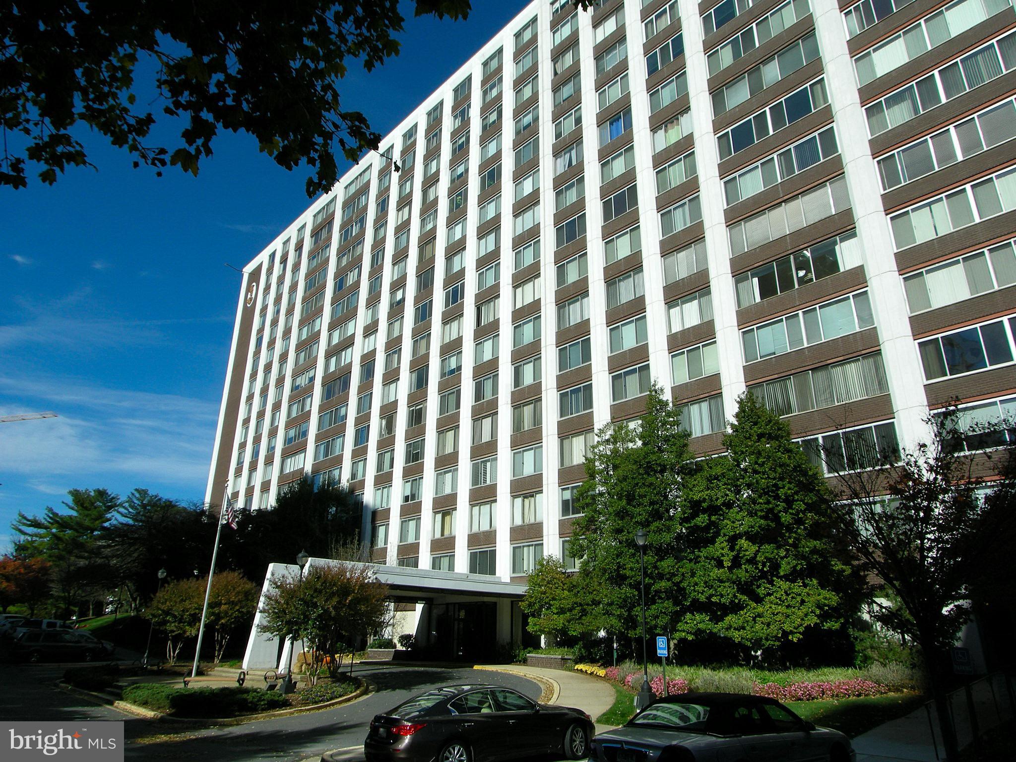 Deluxe 1 Bedroom with 1.5 Bathrooms. Spacious, freshly painted, updated unit with granite counters, windows/convectors have been replaced and parquet floors. Great location near I-270 & I-495, across from Pike & Rose with cafes, shopping, theatre & near White Flint METRO. Condo fee includes ALL utilities and amenities; i.e. pool, fitness center, tennis courts & 24-hour concierge and security.