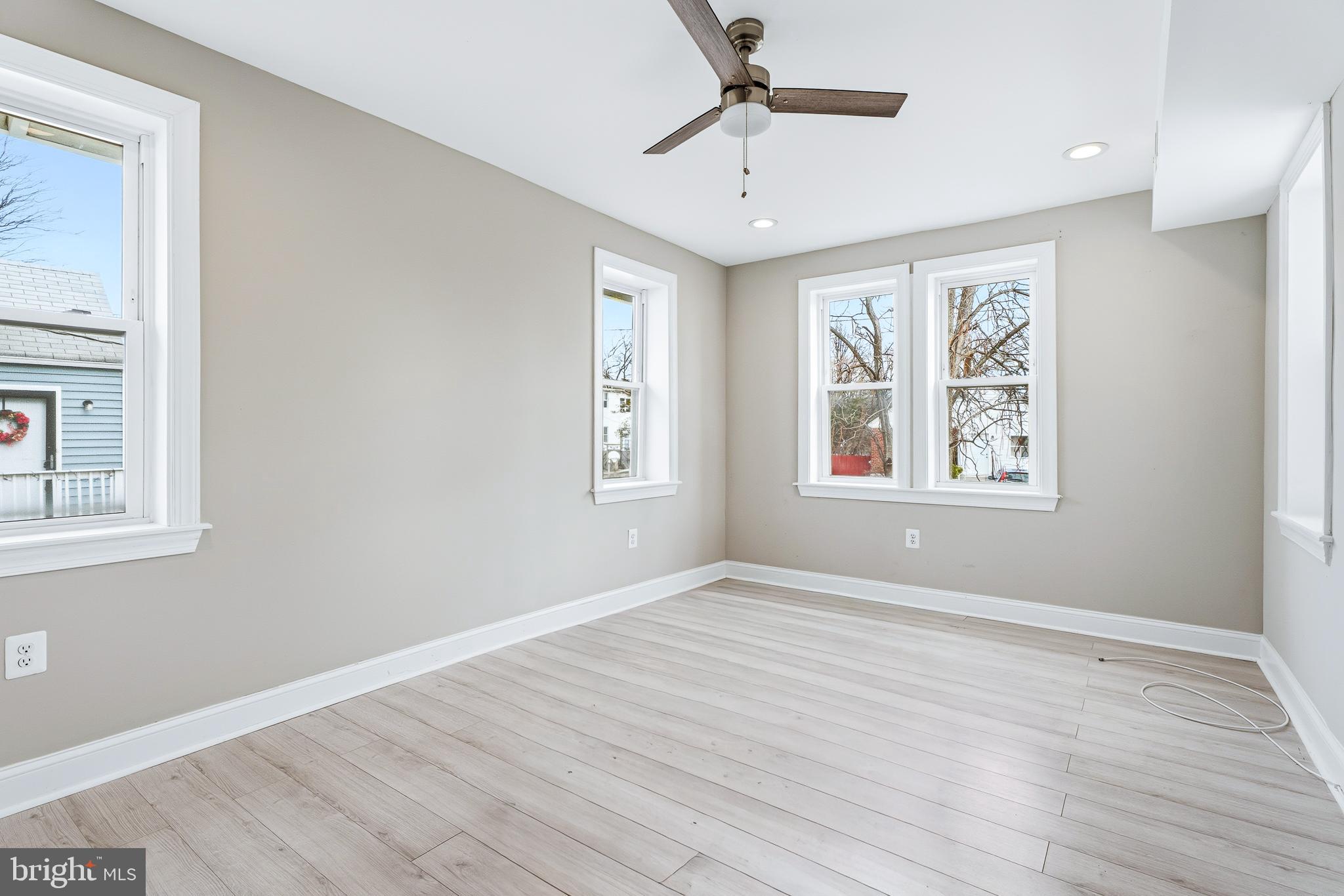 HILLENDALE PARK - Residential