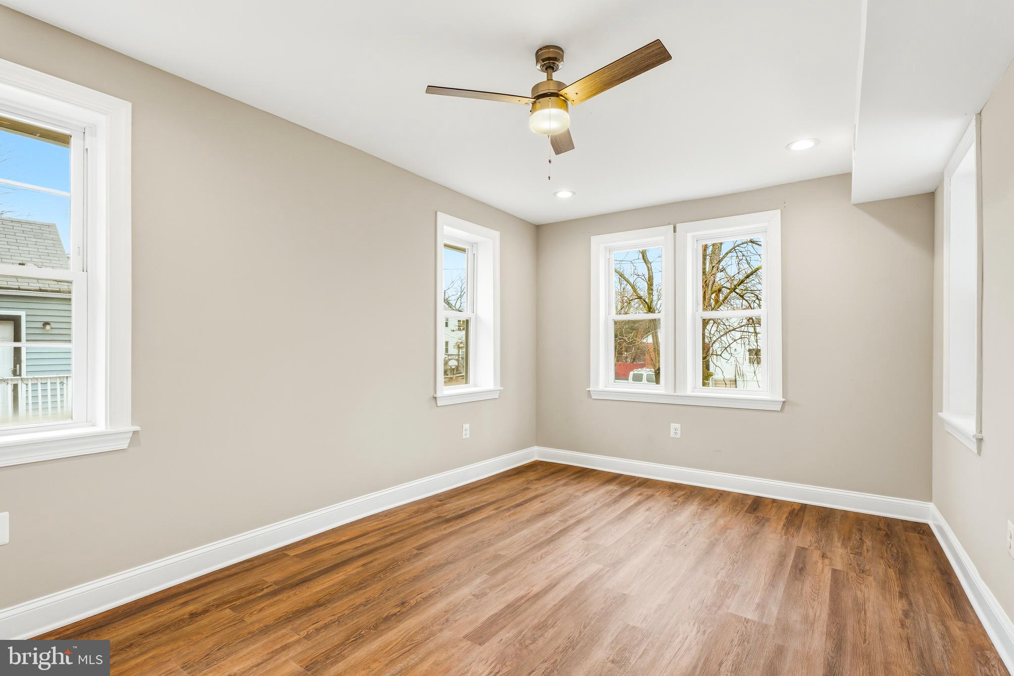 HILLENDALE PARK - Residential