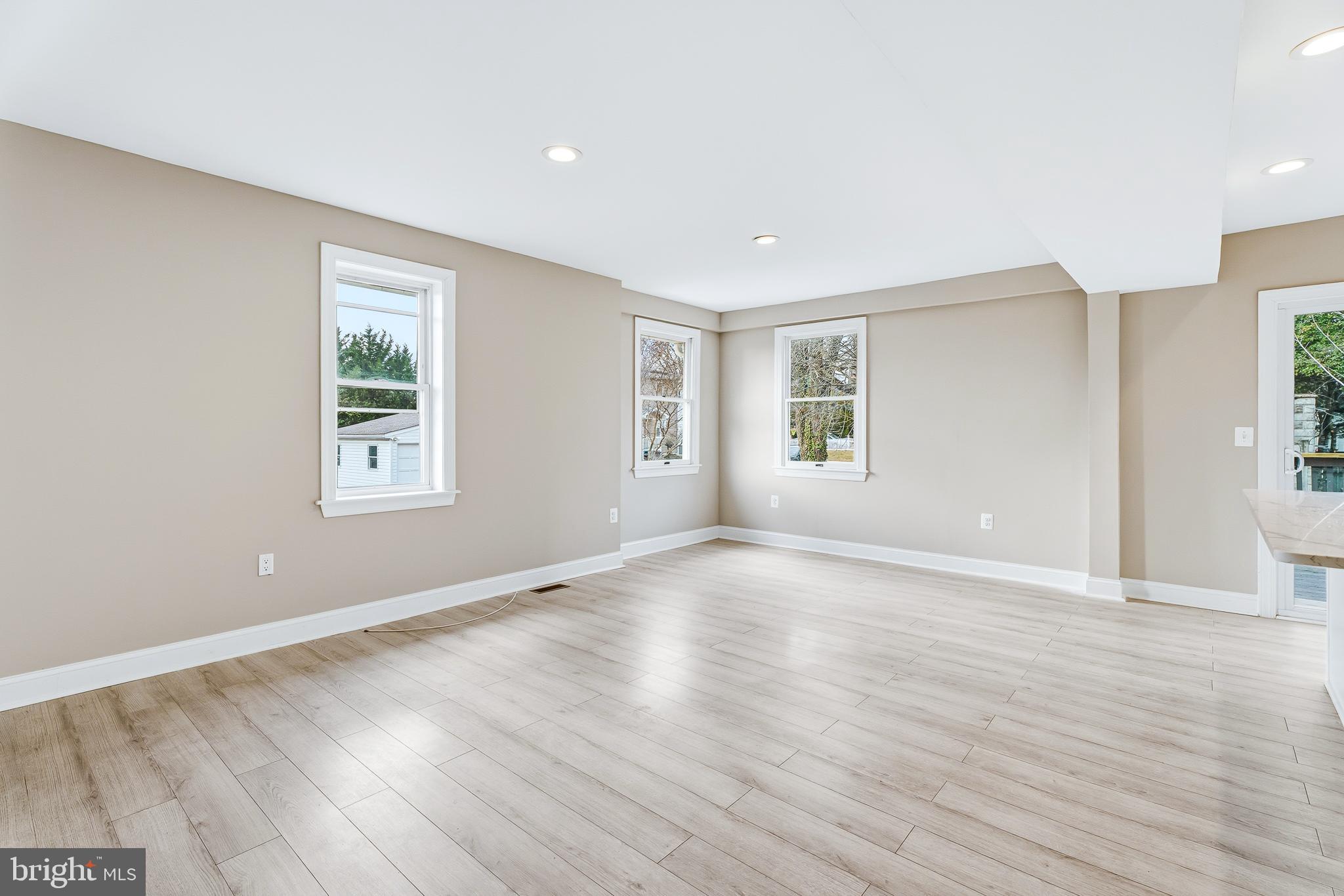 HILLENDALE PARK - Residential