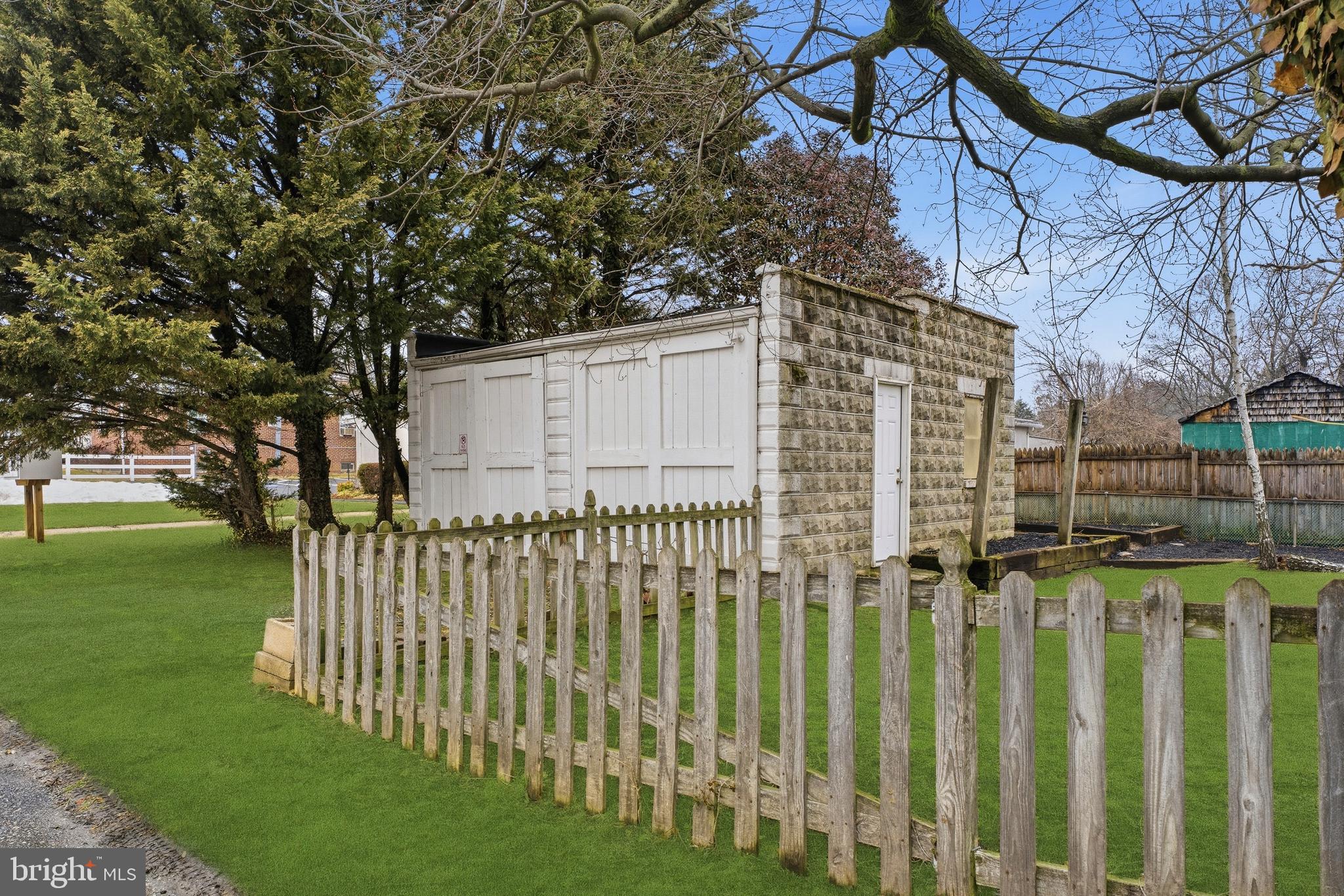 HILLENDALE PARK - Residential