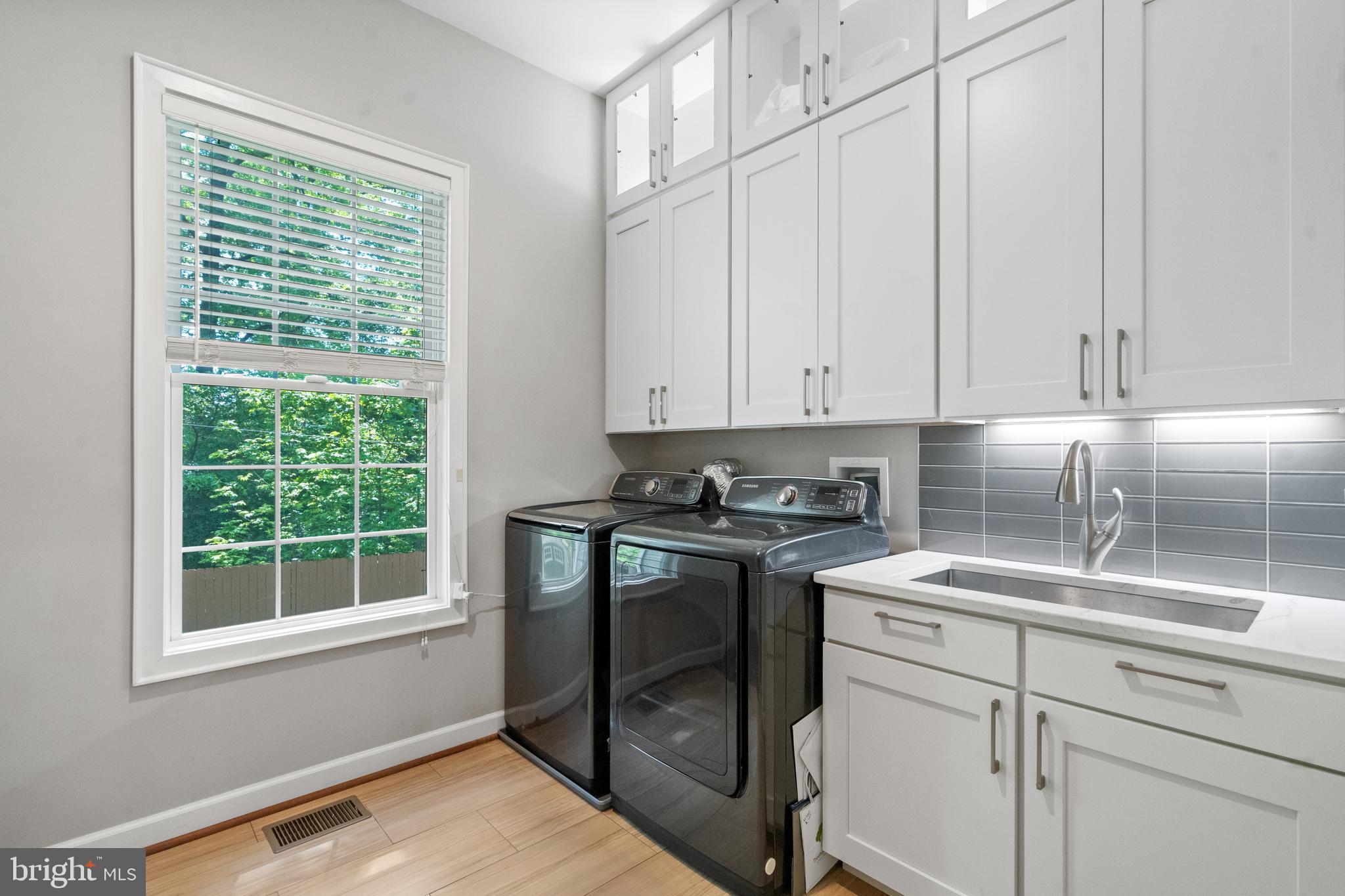 PIMMIT VIEW - Residential