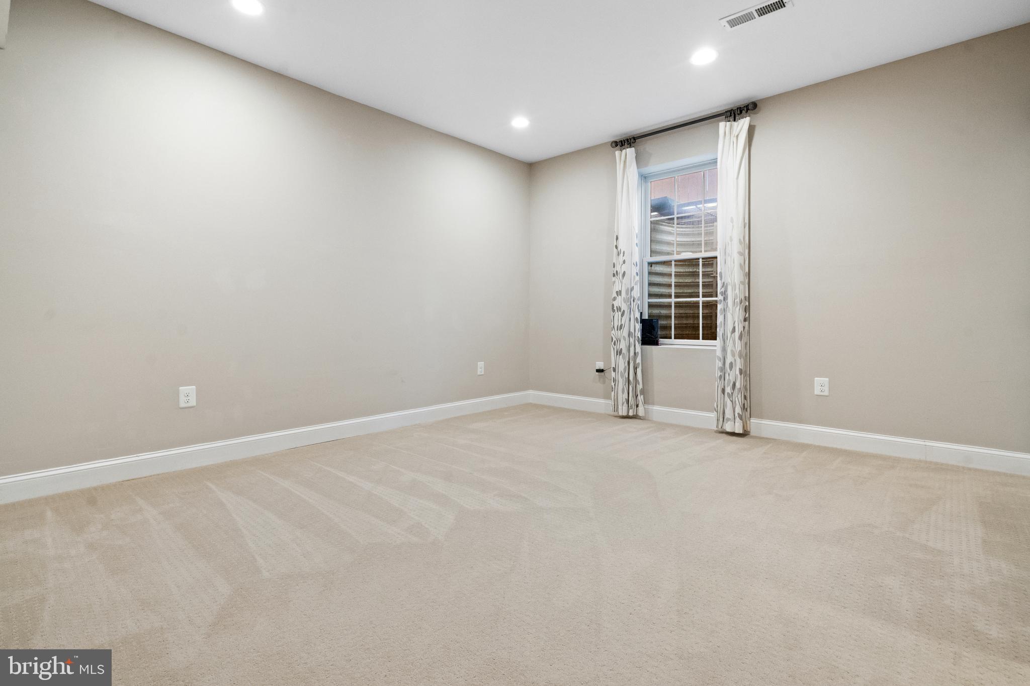 PIMMIT VIEW - Residential