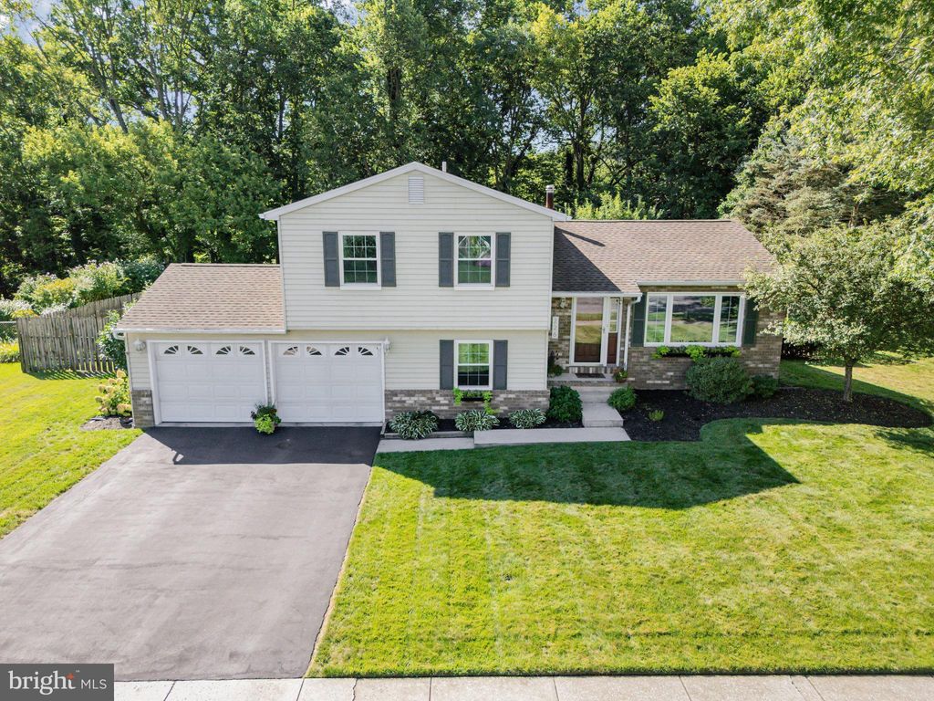 Photo of 226 Ewe Rd, MECHANICSBURG, PA 17055 (MLS # PACB2048966)