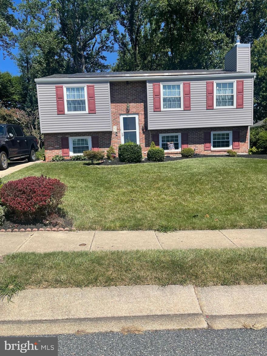 THIS 4 BEDROO M* 2.5  BATH* BEAUTIFUL FLAT BACKYARD WITH MATURE LANDSCAPING* LARGE 
 DECK OFF KITCHEN 22X16*  BAR IN FAMILY ROOM BASEMENT*  CLOSE TO SHOPS AND RESTAURANTS* * SHORT DRIVE TO WEGMANS*  EASY ACCESS TO I83 AND I95!! P/9RICED TO SELL QUICKLY.  OWNER HAS FOUND HOME OF CHOICE.  OWNER IS DOING SOME DECLUTTERING AND PAINTING PRIOR TO ANY SHOWINGS.  WILL GO LIVE ON OR BEFORE 9/22.

ALL MEASUREMENTS ARE APPROXIMATE.