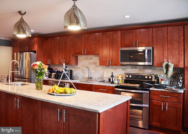 FOREST HILLS COMMONS - Residential Lease