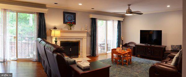 FOREST HILLS COMMONS - Residential Lease