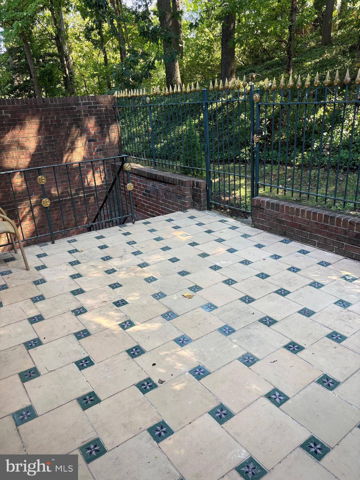 FOREST HILLS COMMONS - Residential Lease