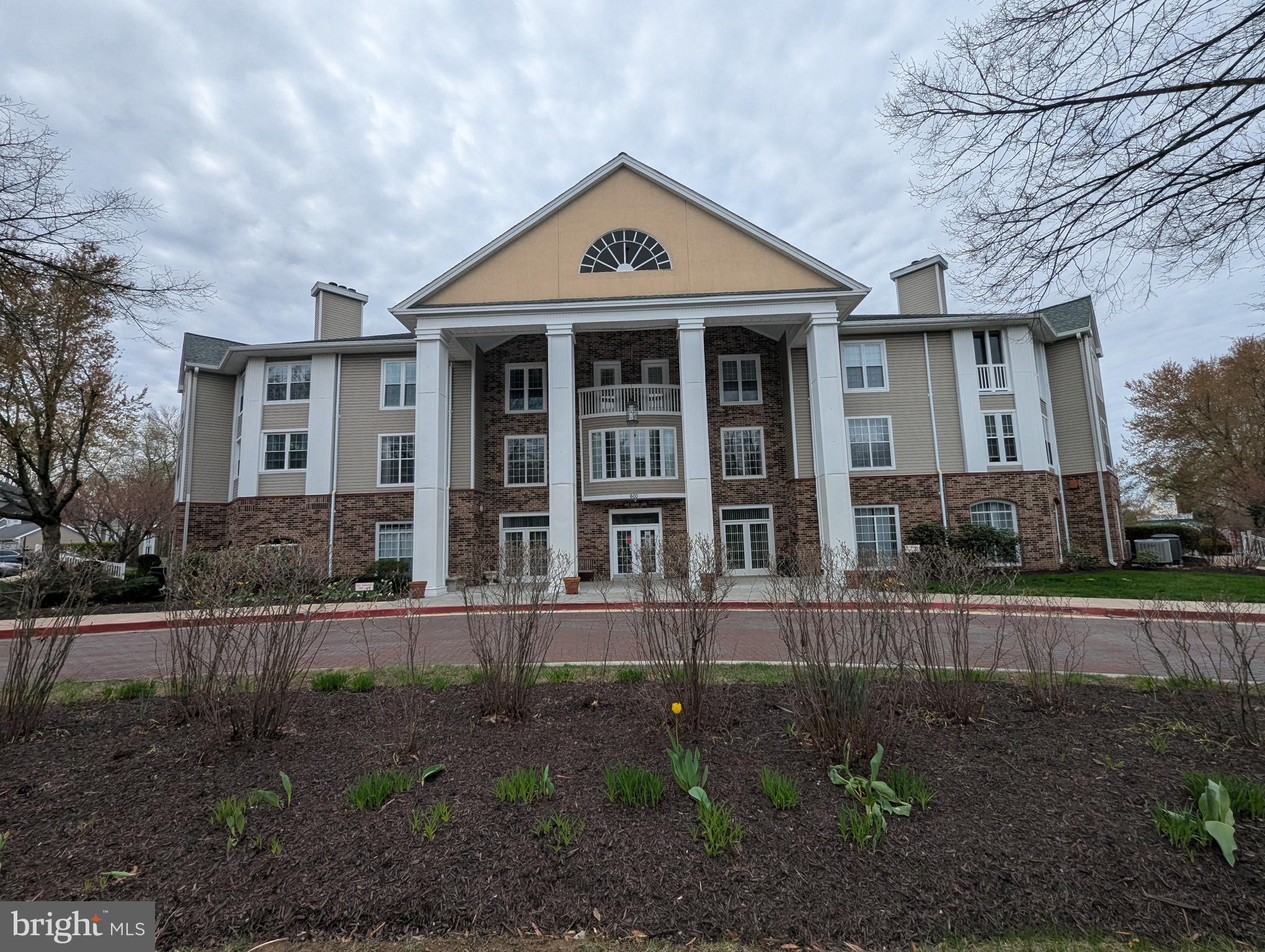 ENGLISH COUNTRY MANOR - Residential