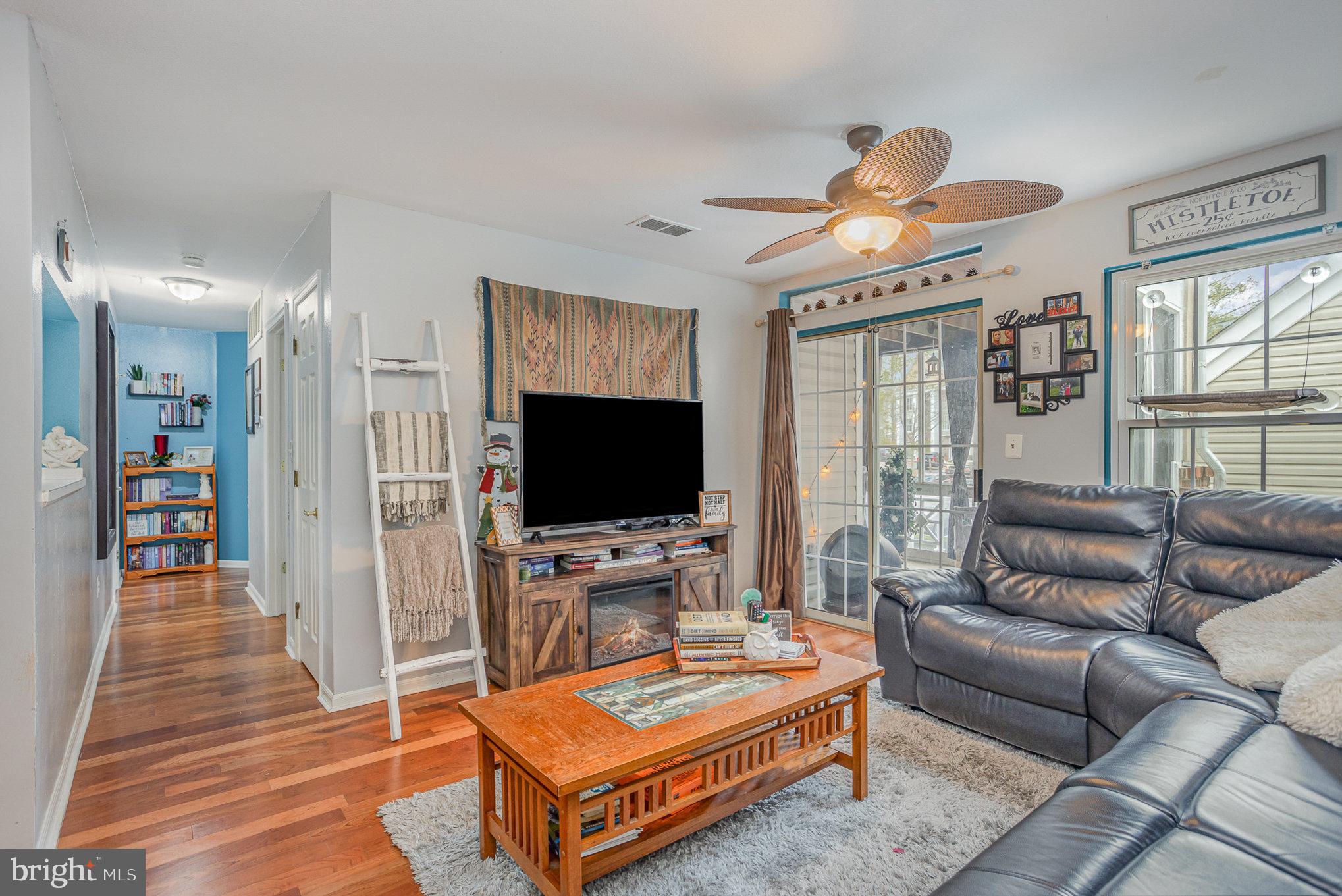 204 CHAUCER LANE J