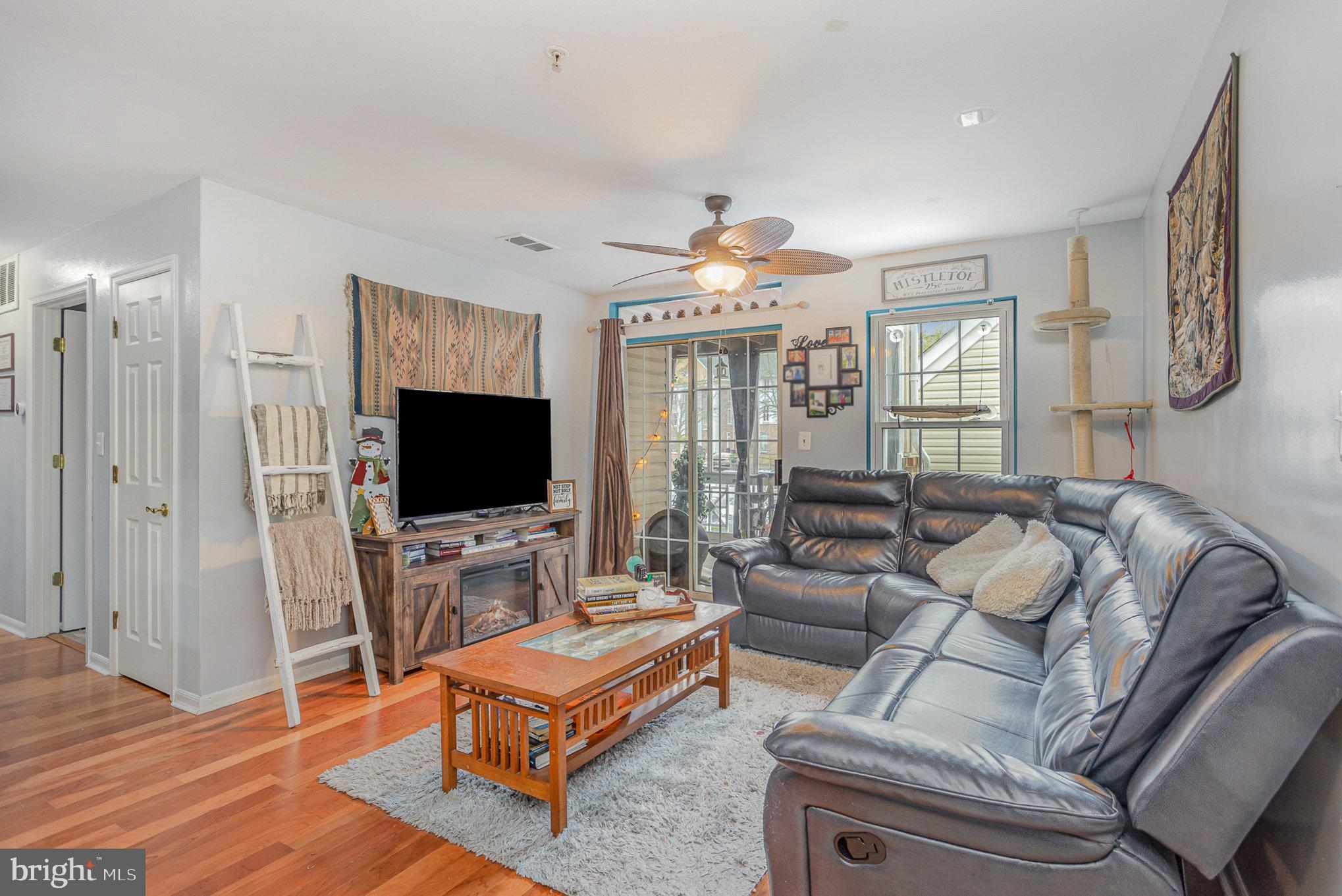 204 CHAUCER LANE J
