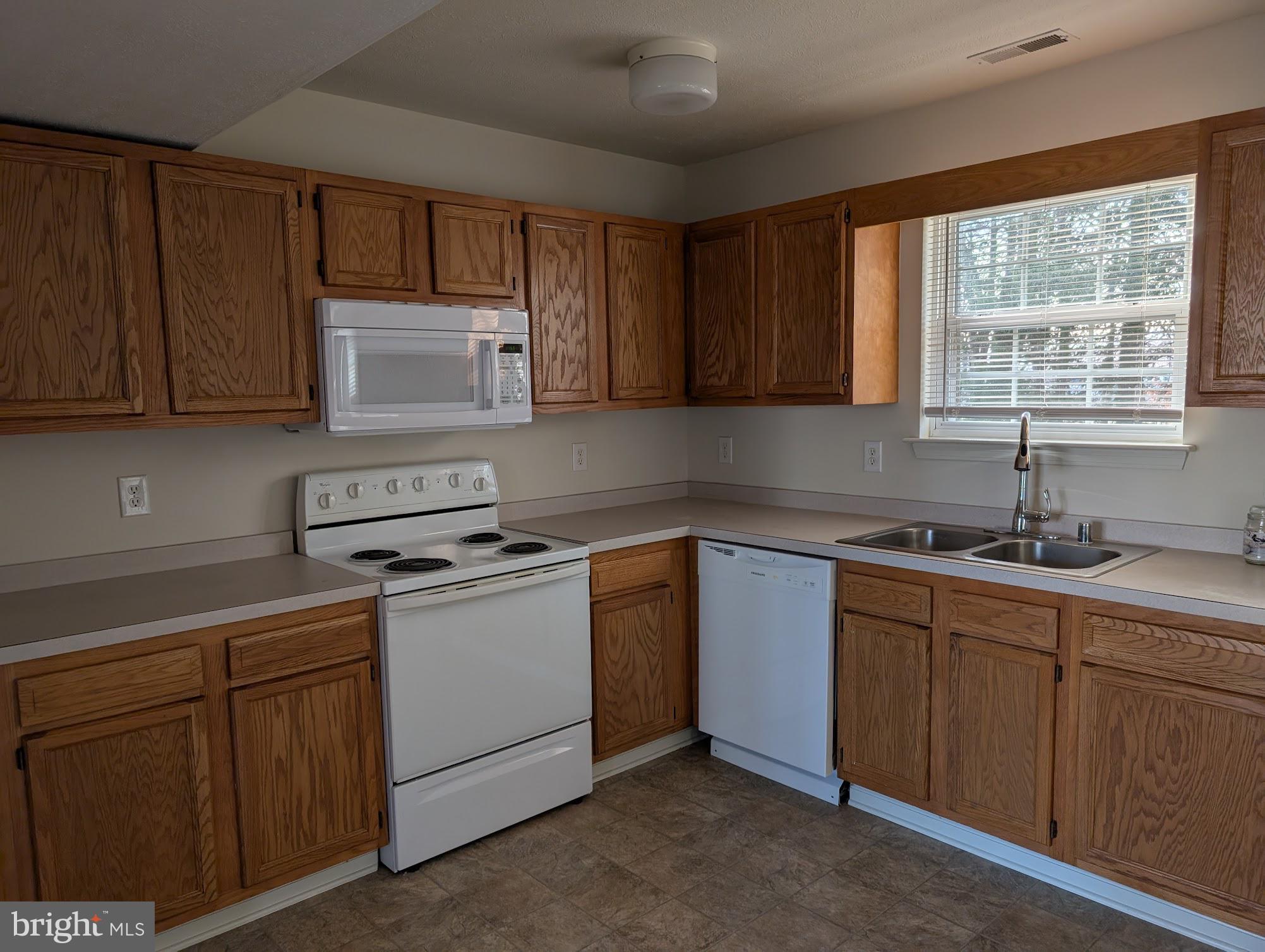 WALNUT HILL - Residential