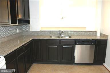 TOWNS OF FOREST HILLS - Residential Lease