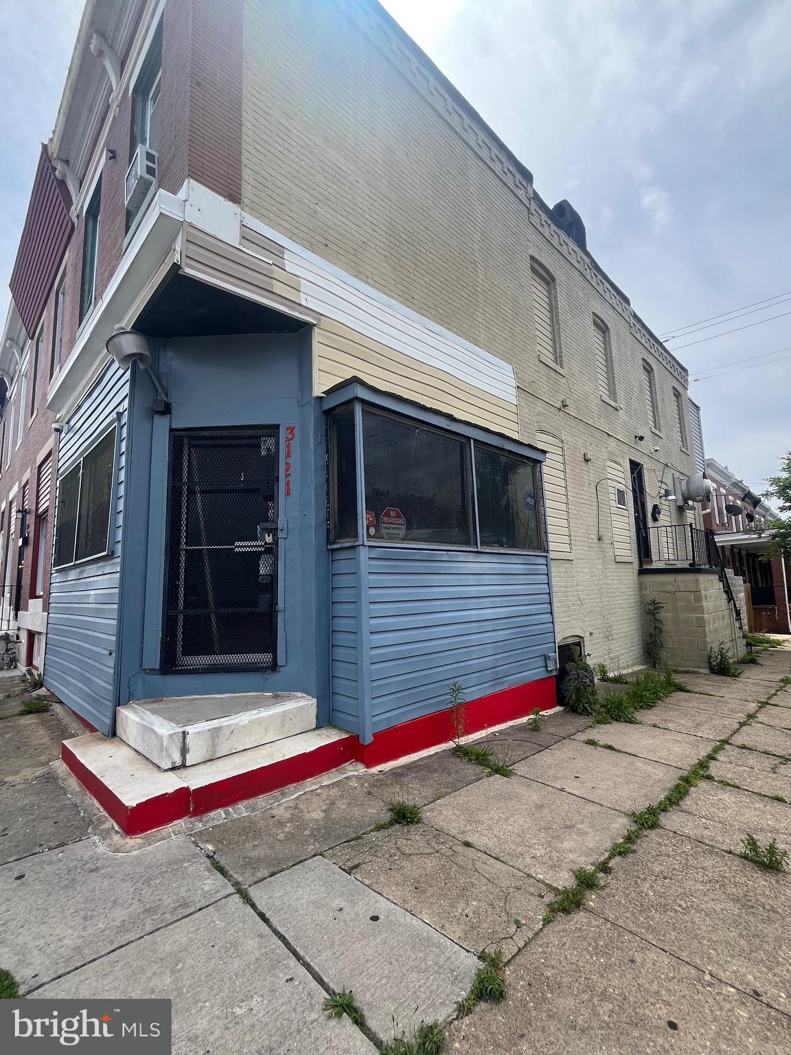 3121 E MONUMENT STREET