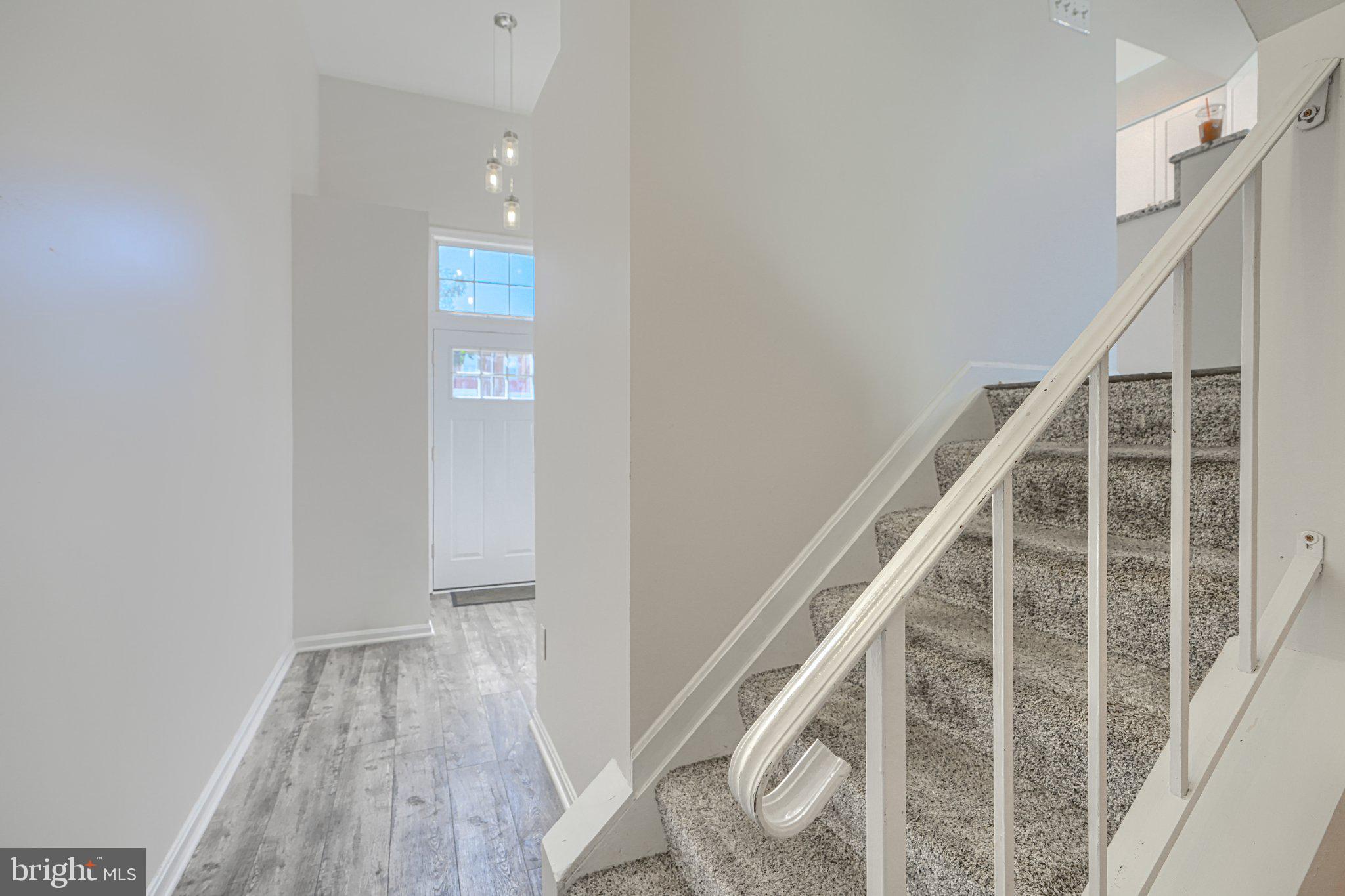 1306 CREEKLAND COURT