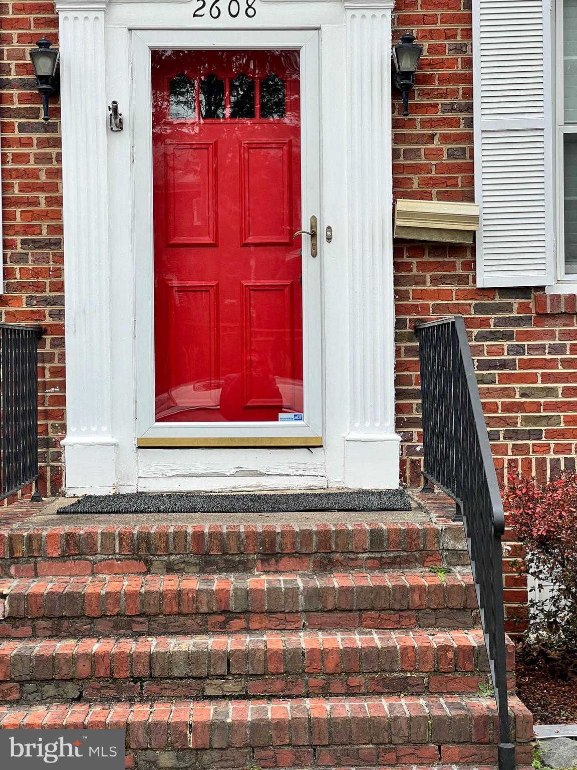 Great opportunity to rent in Alexandria. Nice large studio apartment. You will enjoy all of the attractions this town offers. Located in a charming quiet community. It is close to the Metro, Reagan National Airport, Potomac Yard, Mount Vernon Trail, and major access routes. Well maintained with hardwood floors, efficient kitchen with granite countertops and stainless steel appliances, in-unit washer/dryer, and an updated bathroom. Additional features include a fireplace. No pets. Available 12/18/22. Please schedule showings online in advance.