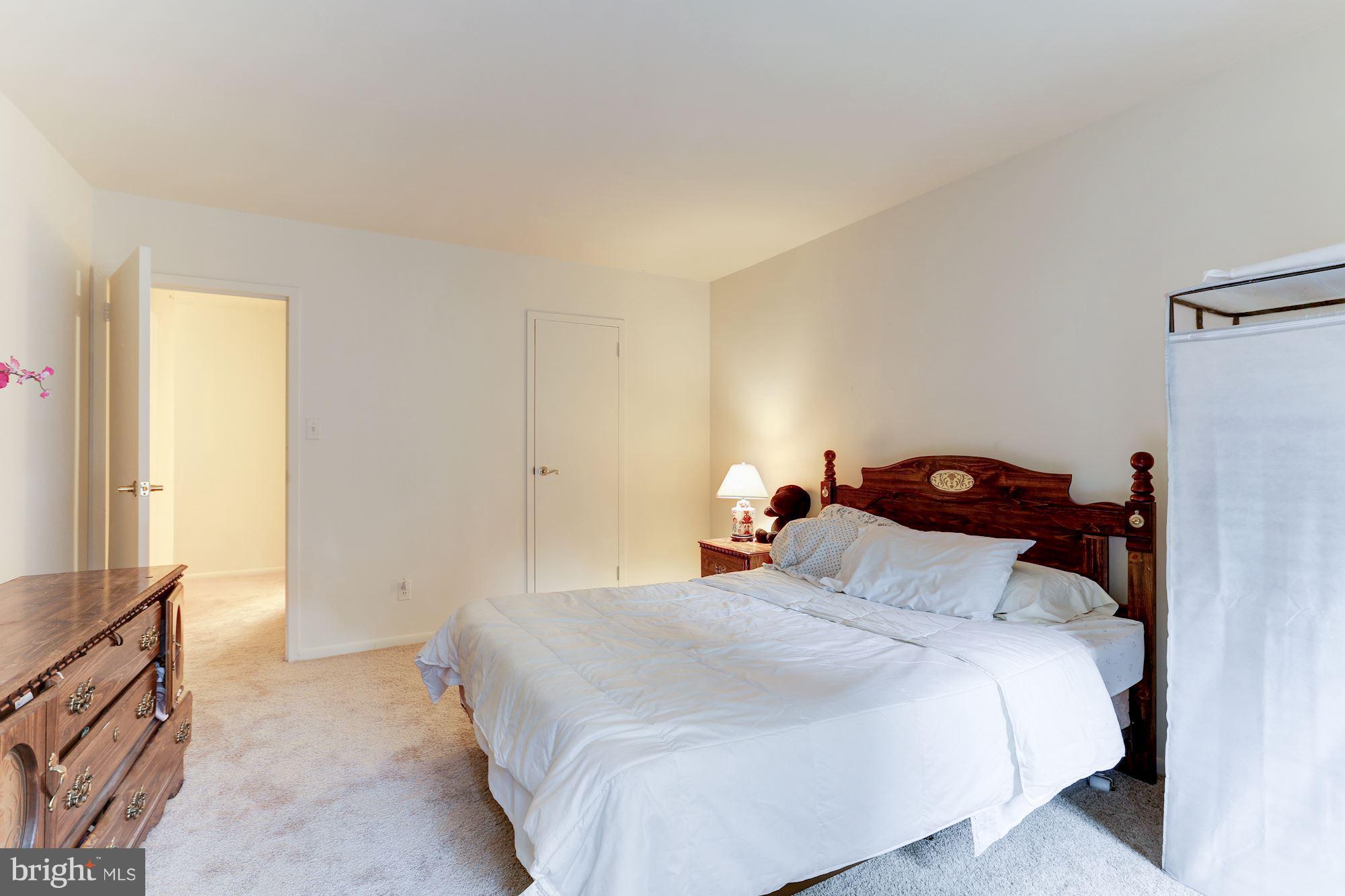 HUNTERS WOODS VILLAGE - Residential