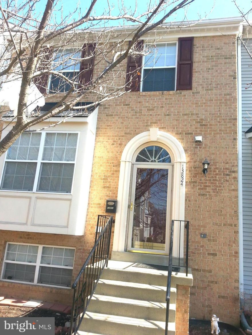 Internet/Public:Beautiful Brick Front Townhouse, Huge rooms-Bright and Sunny. Four Spacious Bedrooms. Country Kitchen with Table Space/Walkout to Large Deck. Separate Dining room and Living Room W/Boxbay Window. Family Room with Gas Fireplace that walks out to patio. Convenient Location, Minutes to RT 28,RT 29,I66 and Fairfax Pkwy.