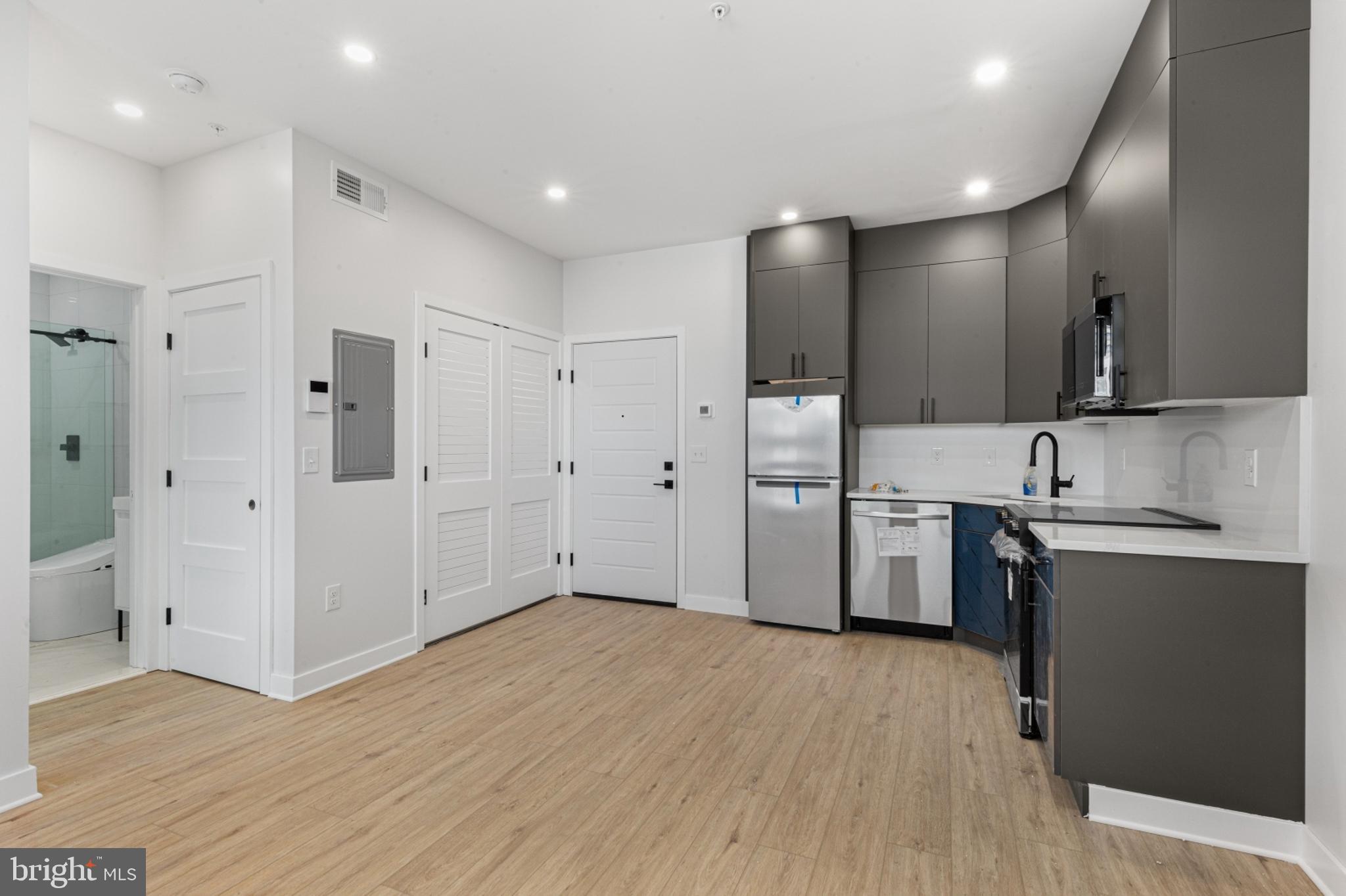 OLDE KENSINGTON - Residential Lease