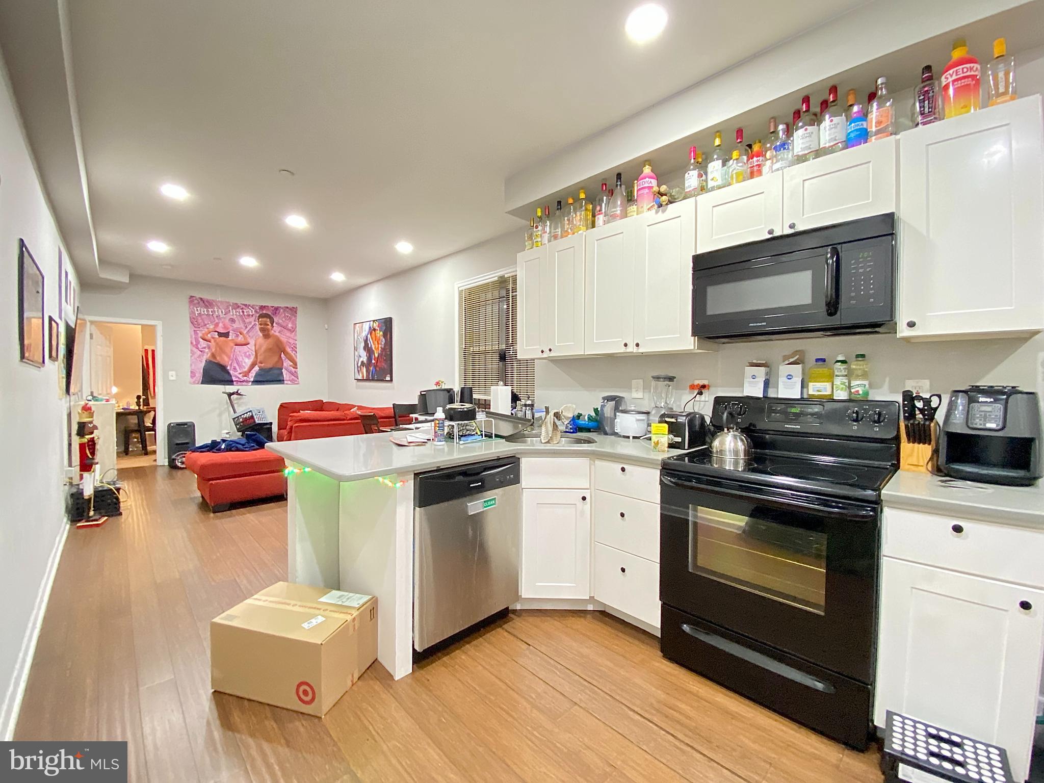 Available August 1, 2025. Photos are from a nearby unit; a video tour of the actual unit is available prior to touring.
If you’re looking to live as close to campus as possible, look no further than 1525 Norris St. This 6-bedroom, 3-bathroom, bi-level apartment is practically steps away from campus, surrounded by fellow students and a lively, communal atmosphere. You truly can’t get any closer!
Inside, enjoy modern finishes and an open-concept layout, providing ample space for both relaxing and studying. Enjoy a big backyard that offers a welcome retreat for outdoor gatherings. The kitchen is fully equipped with a dishwasher, microwave, and oven, ensuring all your cooking needs are met.
Security deposit, first month’s rent, and last month’s rent are required prior to move-in.
Water is a $15 monthly charge per person. Tenants are responsible for electric and WiFi.