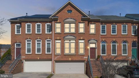 Townhouse For Sale - 10407 Flowerfield Way<br/> POTOMAC, MD 20854