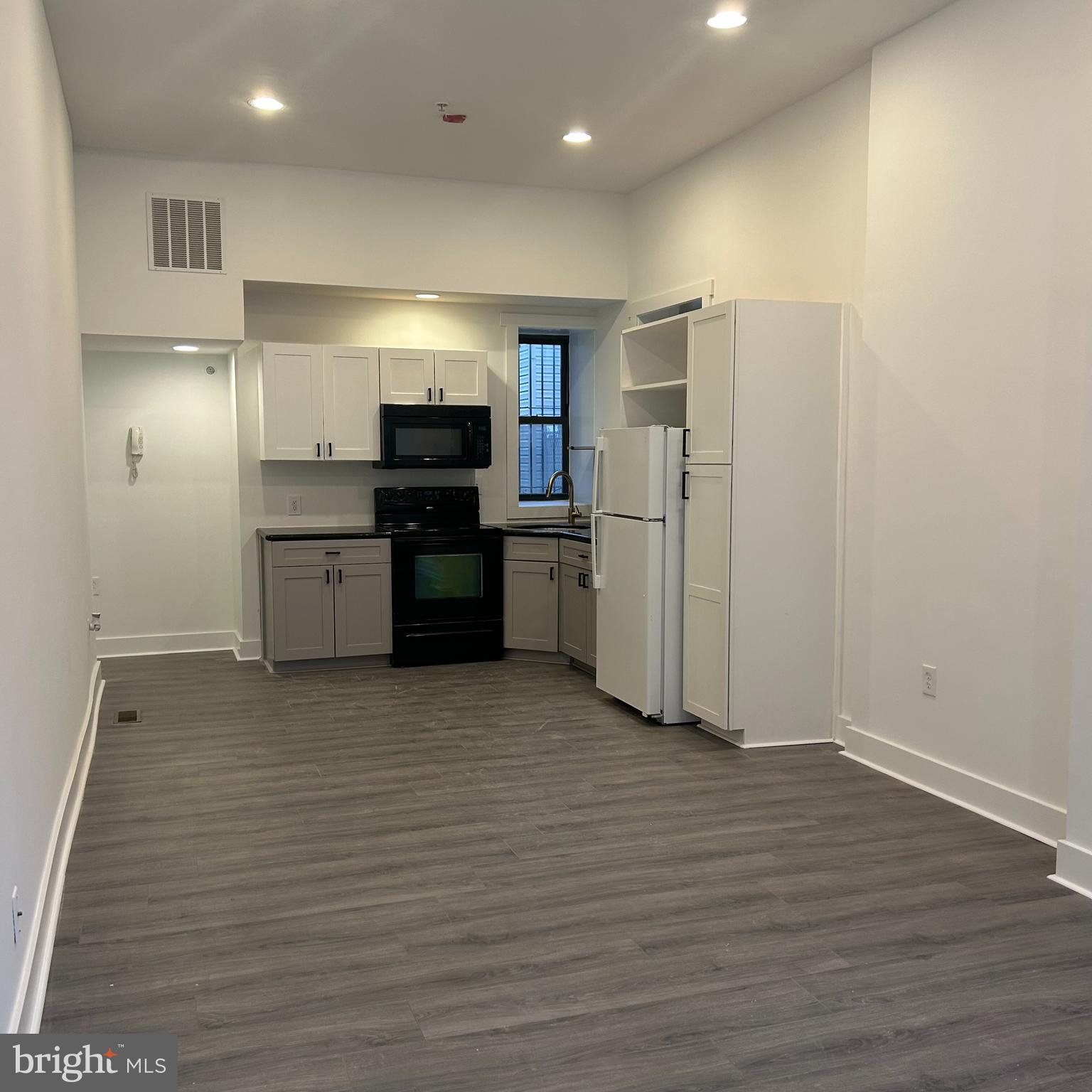 Updated 3-Bed, 3.5-Bath Apartment Steps from Temple University!
This spacious and freshly updated 3-bedroom, 3.5-bath apartment offers modern finishes and a prime location just steps from Temple University. Recently refreshed with new paint, doors, and vinyl flooring throughout, the space feels sleek and inviting. Recessed lighting adds a contemporary touch, while the kitchen features beautiful granite countertops, providing both style and functionality. Each bedroom includes its own private en-suite bathroom, along with an additional half-bath for guests. The apartment also offers a private backyard, perfect for relaxing or entertaining. Shared laundry is conveniently available in the basement.
Pets are welcome, and there is a $45 application fee per applicant. A flat $75 monthly fee covers water, while tenants are responsible for electric and cable/Wi-Fi. Ideal for local professionals or Temple students looking for a well-maintained and updated living space, this unit won’t last long. Schedule your showing today!