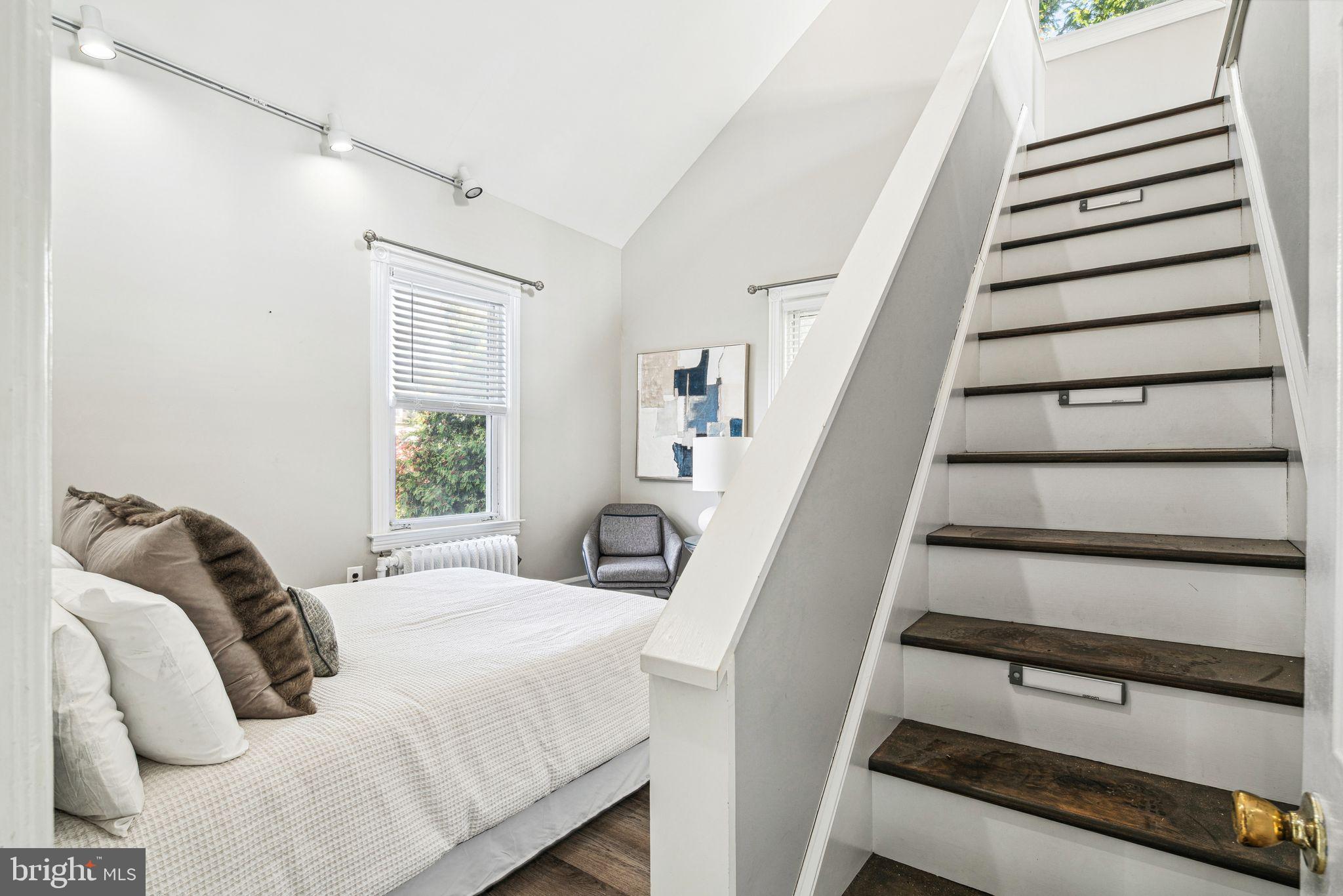 JENKINTOWN - Residential