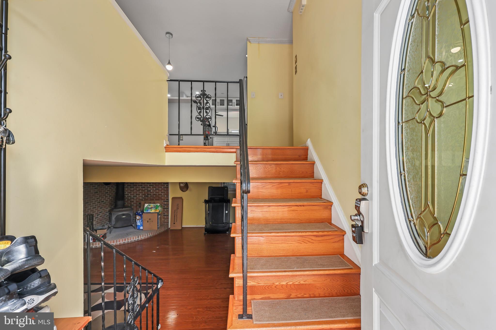 1305 E MAPLE AVENUE