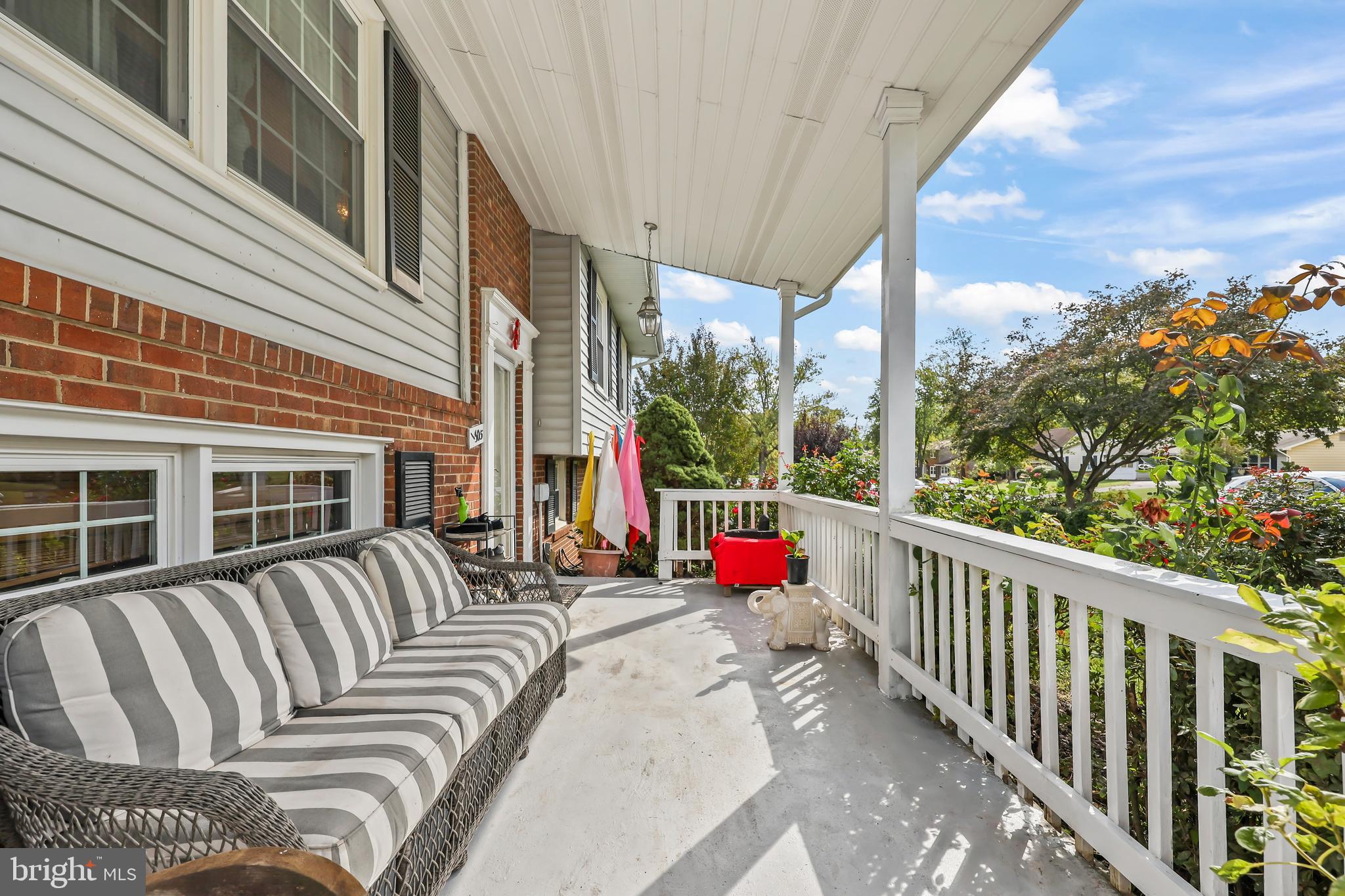 1305 E MAPLE AVENUE
